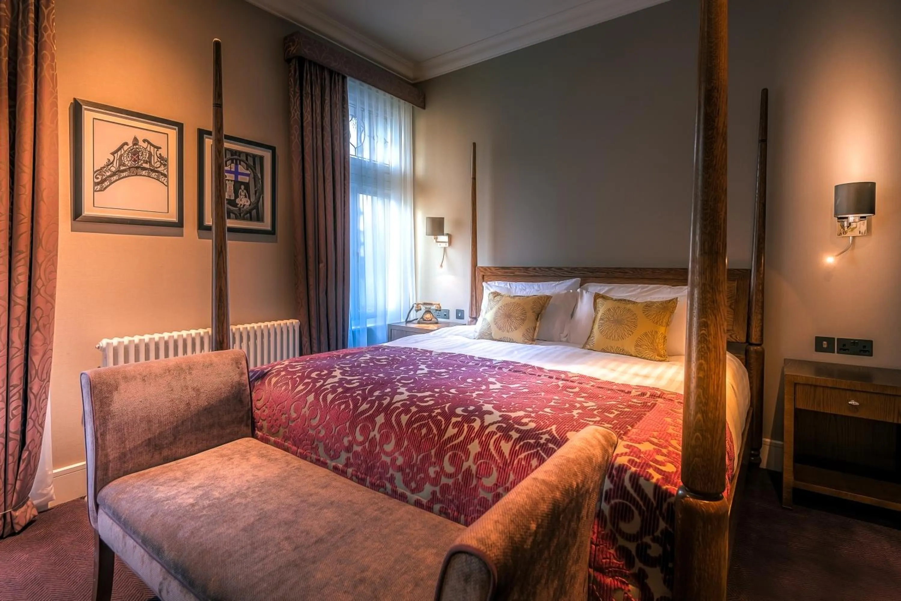 Bedroom, Bed in Bishop's Gate Hotel