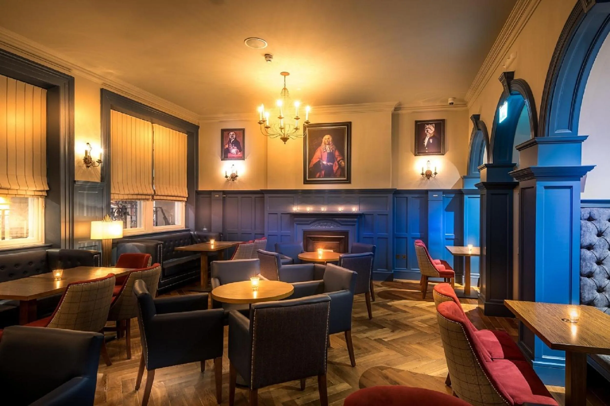 Communal lounge/ TV room in Bishop's Gate Hotel