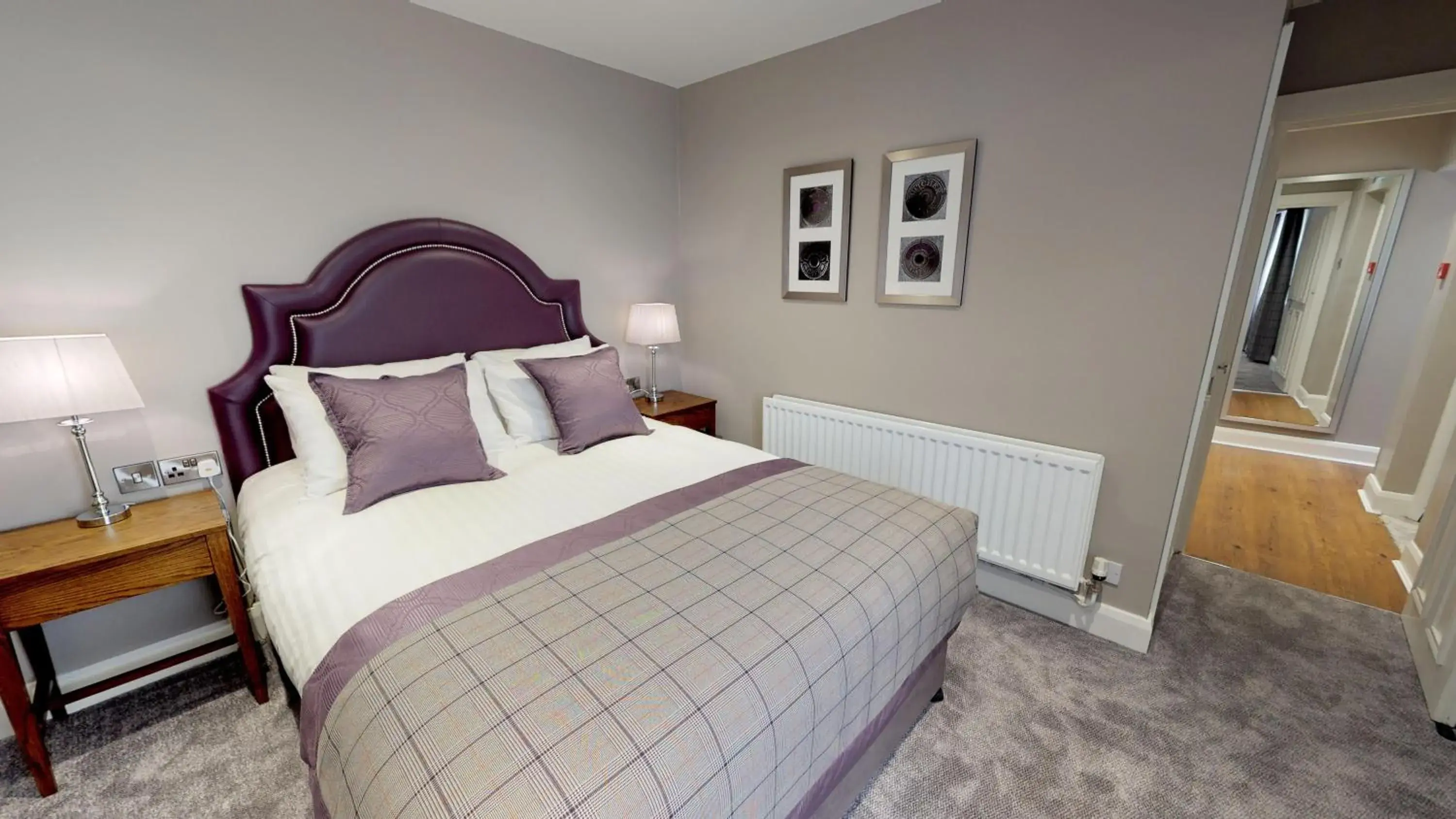 Bedroom, Bed in Bishop's Gate Hotel Bedroom, Bed in Bishop's Gate Hotel