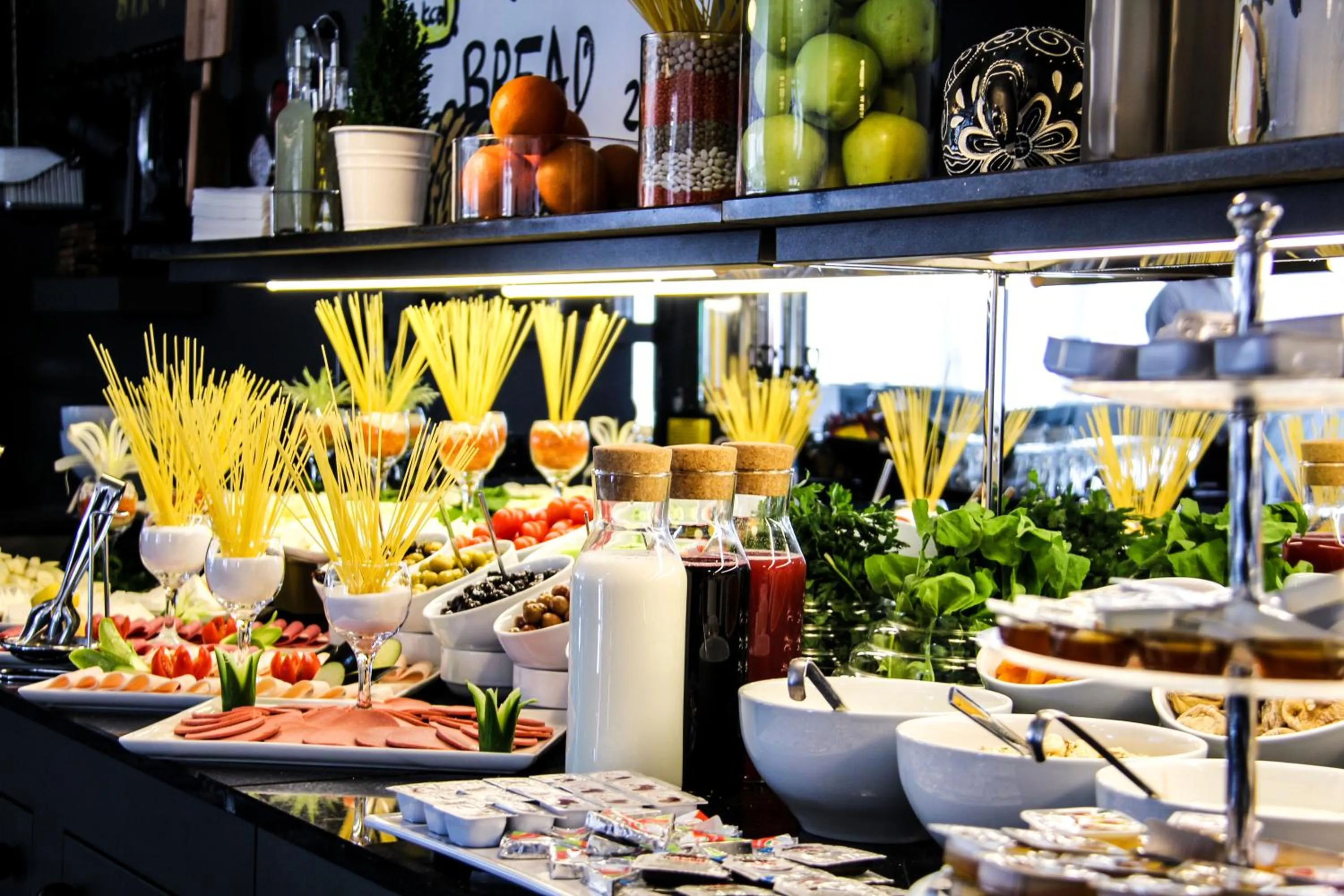 Restaurant/places to eat in Inn 65 Budget