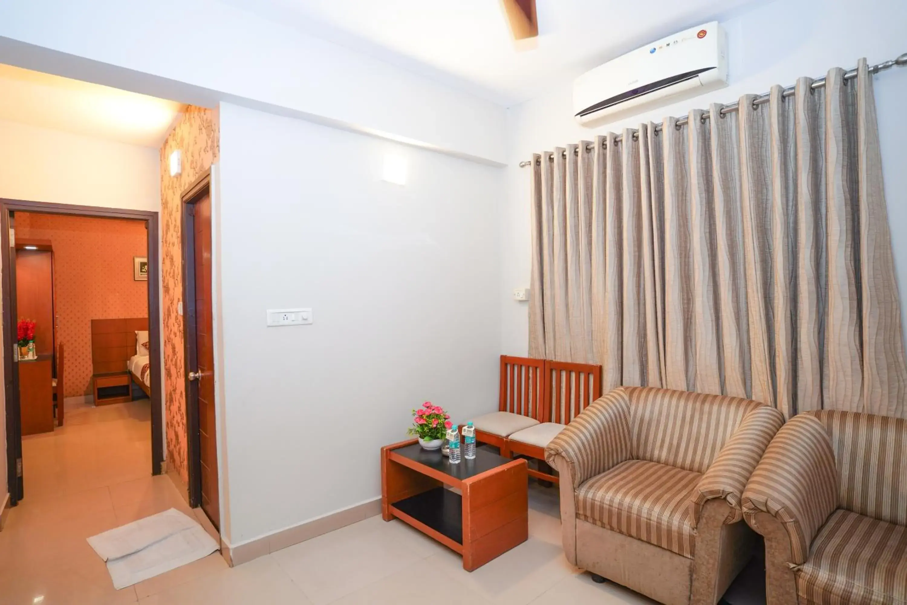 Living room in Zaith Residency Near US Consulate & Apollo hospitals Living room in Zaith Residency Near US Consulate & Apollo hospitals