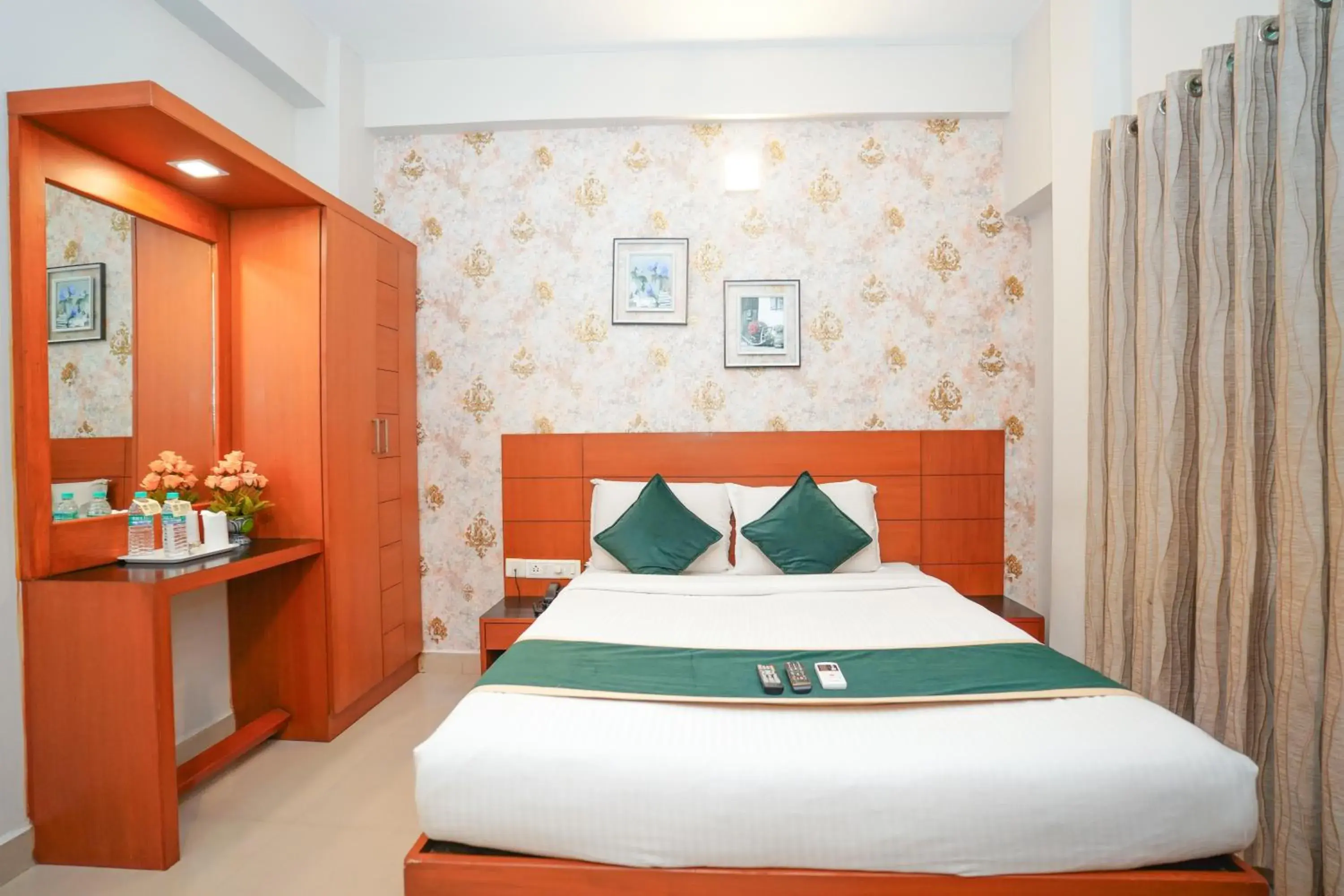 Bed in Zaith Residency Near US Consulate and Apollo Hospitals Bed in Zaith Residency Near US Consulate and Apollo Hospitals