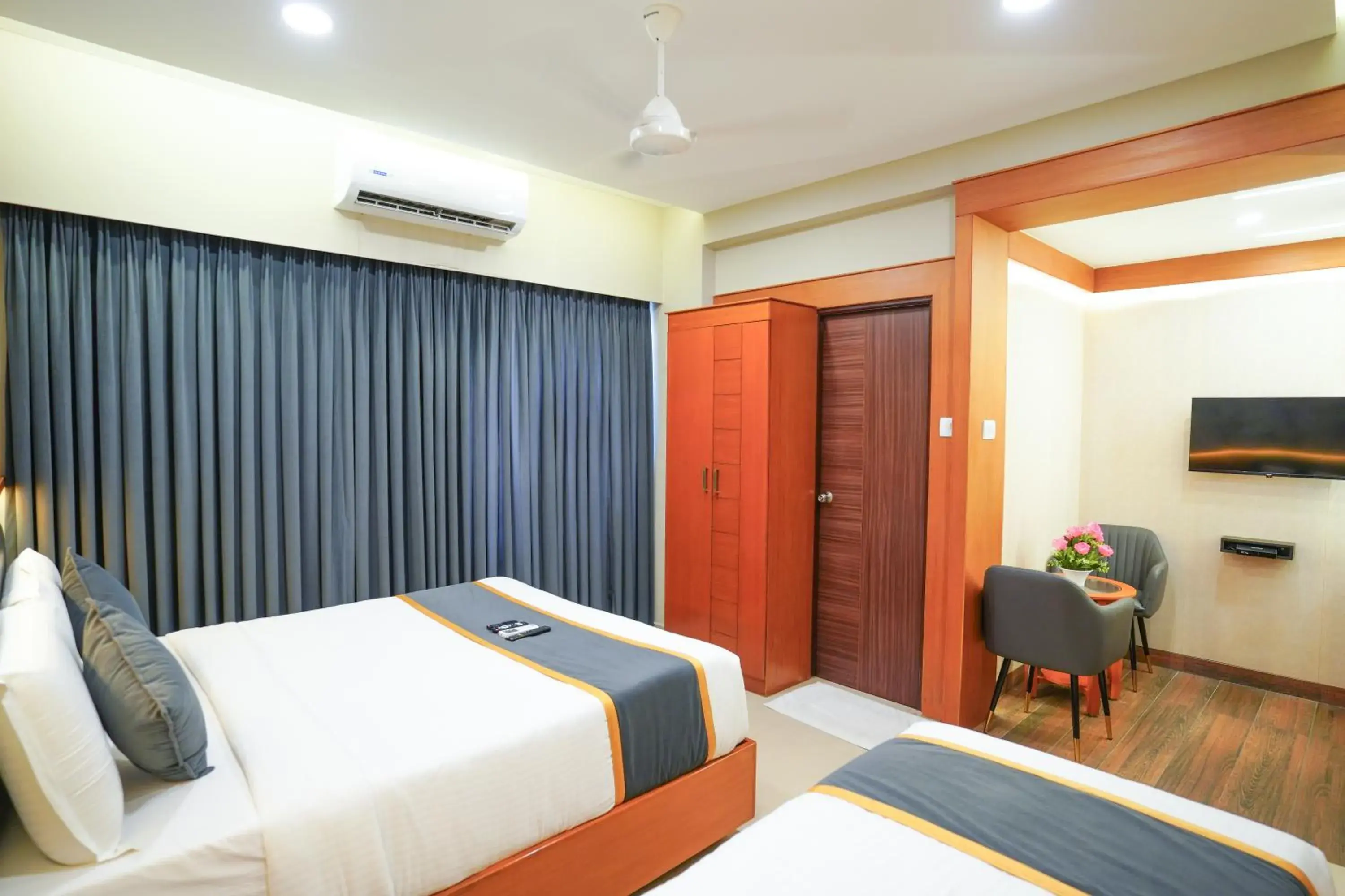 Communal lounge/ TV room, Bed in Zaith Residency Near US Consulate & Apollo hospitals Communal lounge/ TV room, Bed in Zaith Residency Near US Consulate & Apollo hospitals