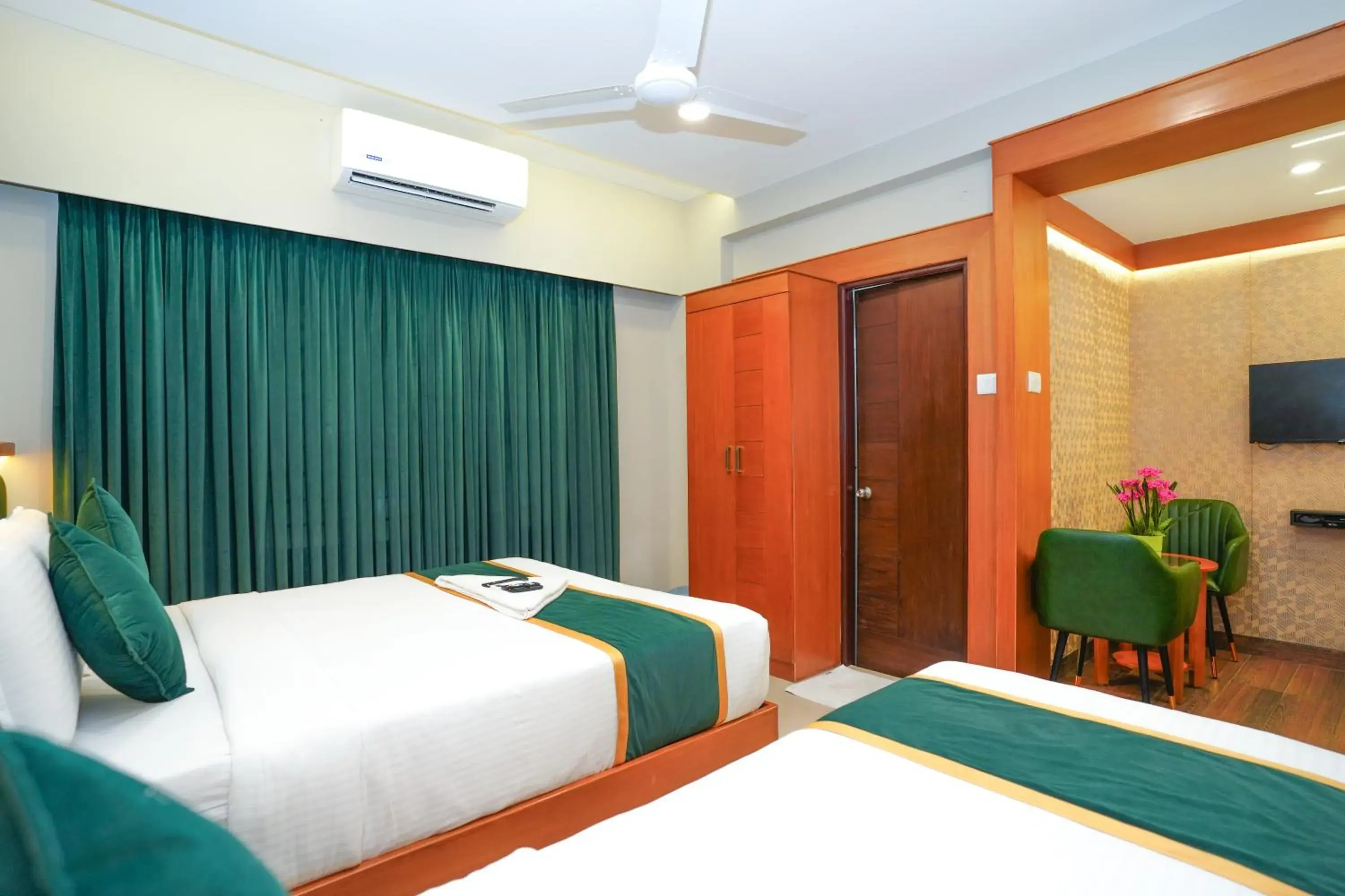 Communal lounge/ TV room, Bed in Zaith Residency Near US Consulate & Apollo hospitals Communal lounge/ TV room, Bed in Zaith Residency Near US Consulate & Apollo hospitals