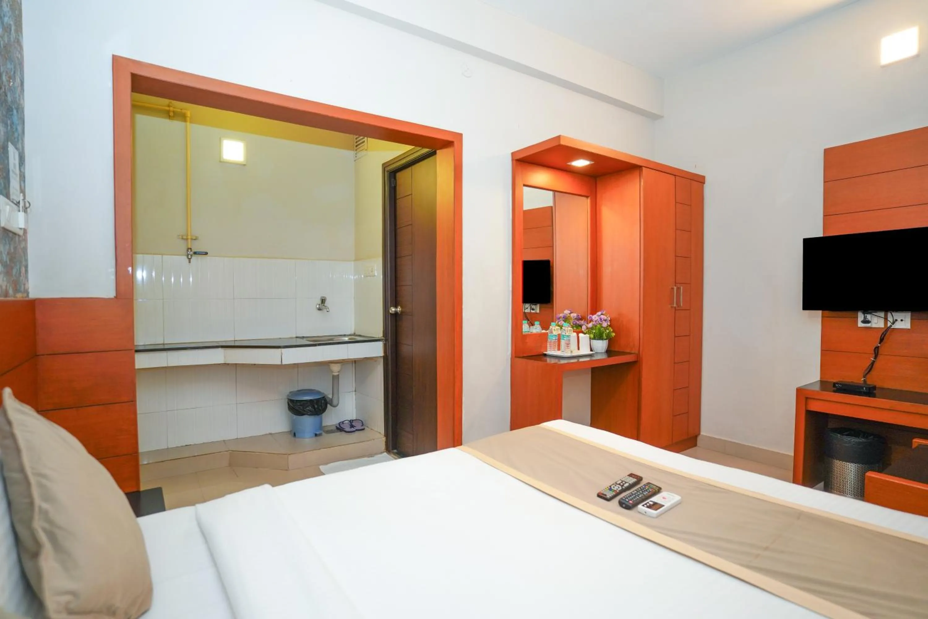 wardrobe, Bed in Zaith Residency Near US Consulate & Apollo hospitals