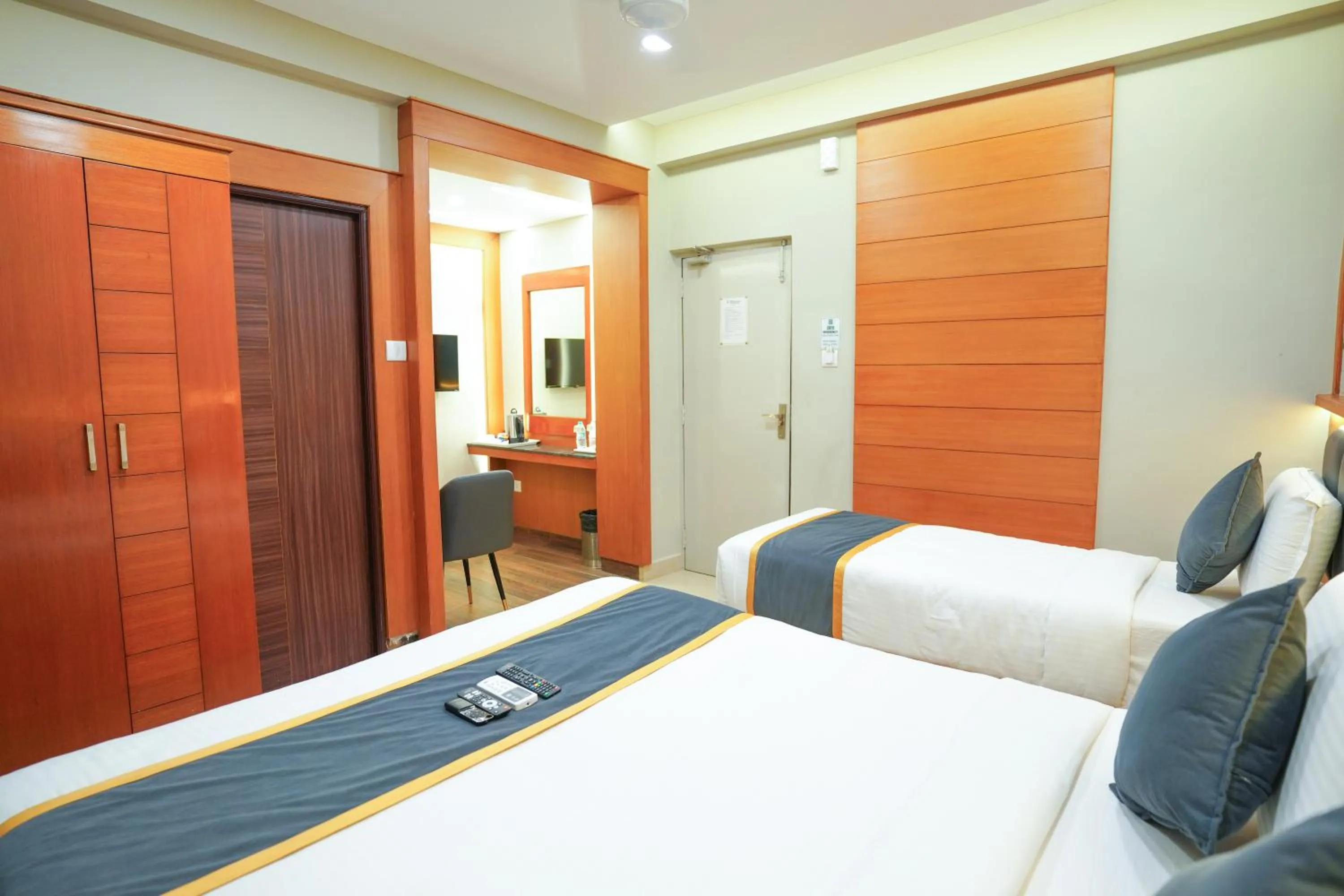 Bed in Zaith Residency Near US Consulate & Apollo hospitals