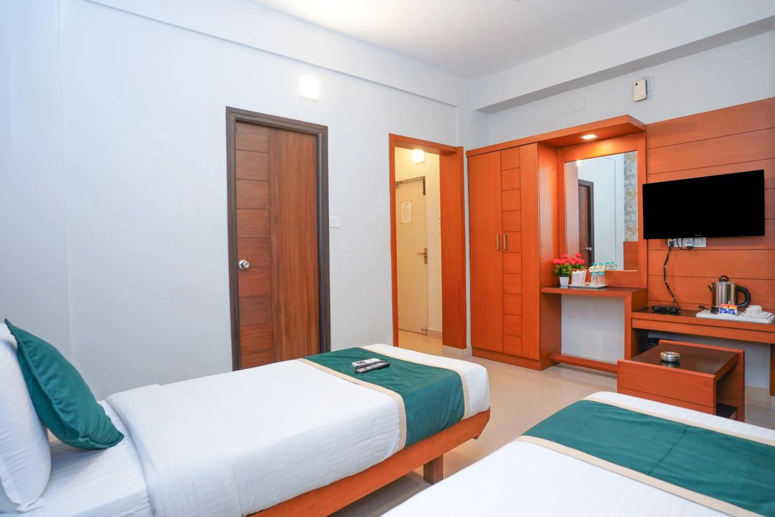 Photo of the whole room, Bed in Zaith Residency Near US Consulate & Apollo hospitals