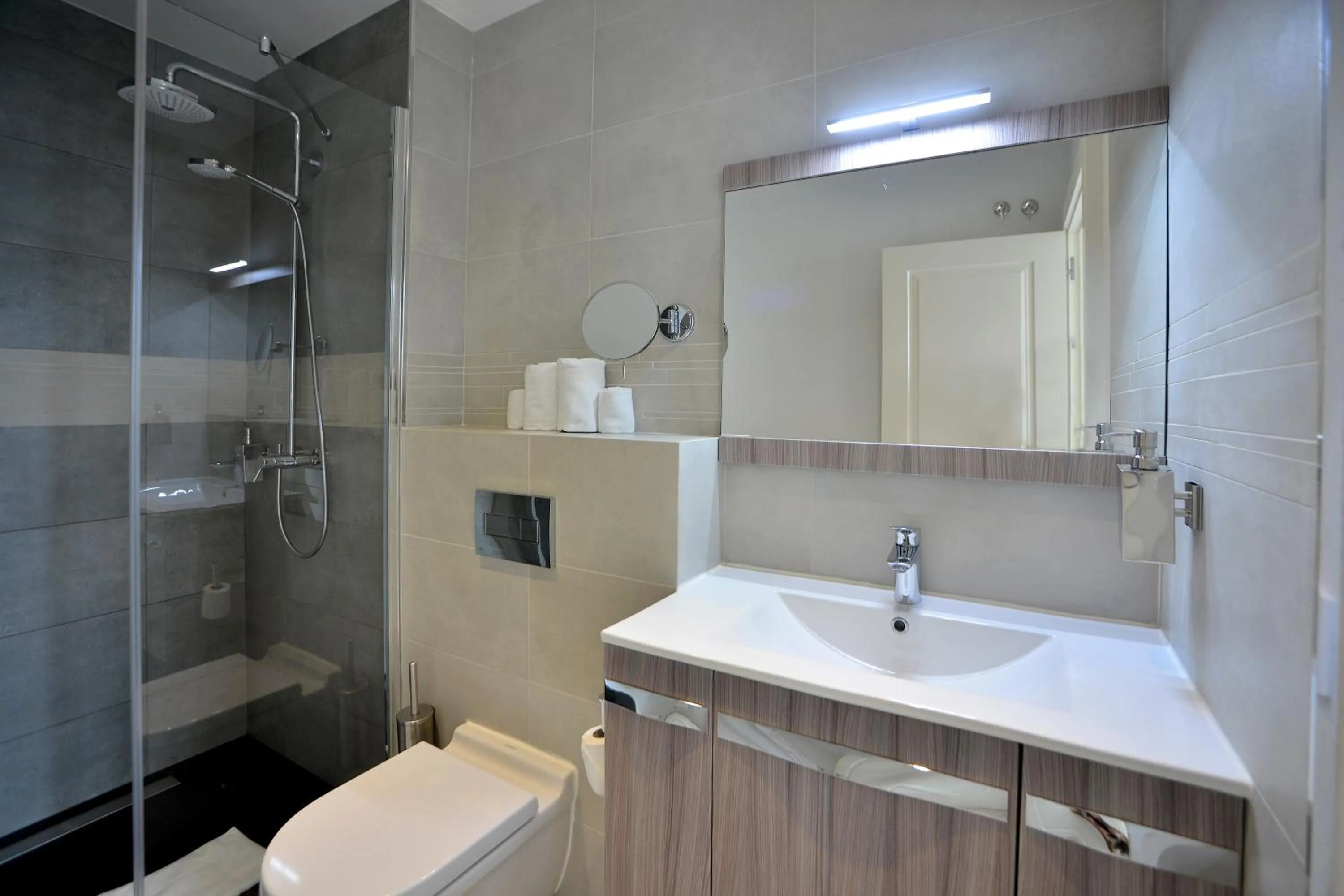 Shower in El Armador Casa Palacio by Luxury Suites Cádiz