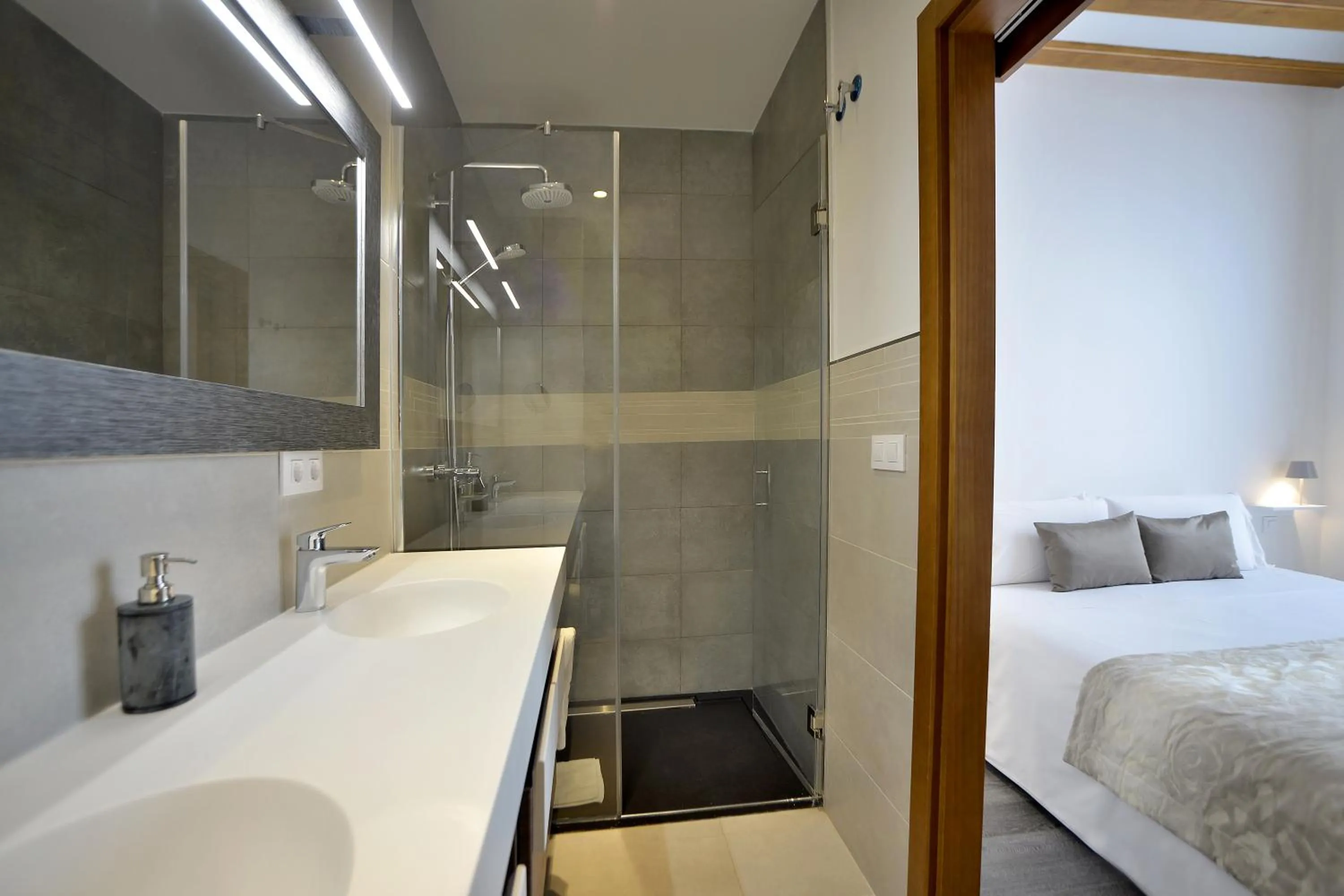 Bathroom, Bed in El Armador Casa Palacio by Luxury Suites Cádiz