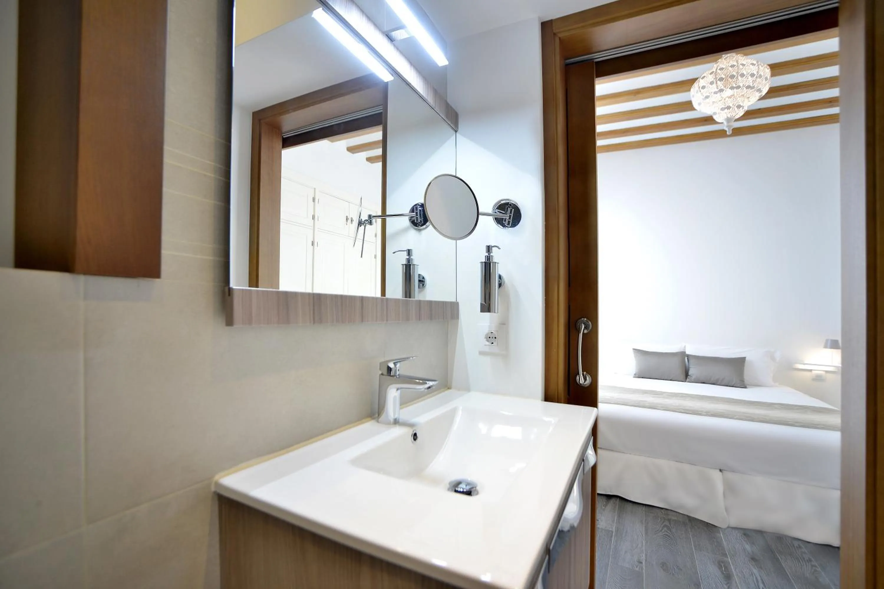 Bathroom, Bed in El Armador Casa Palacio by Luxury Suites Cádiz