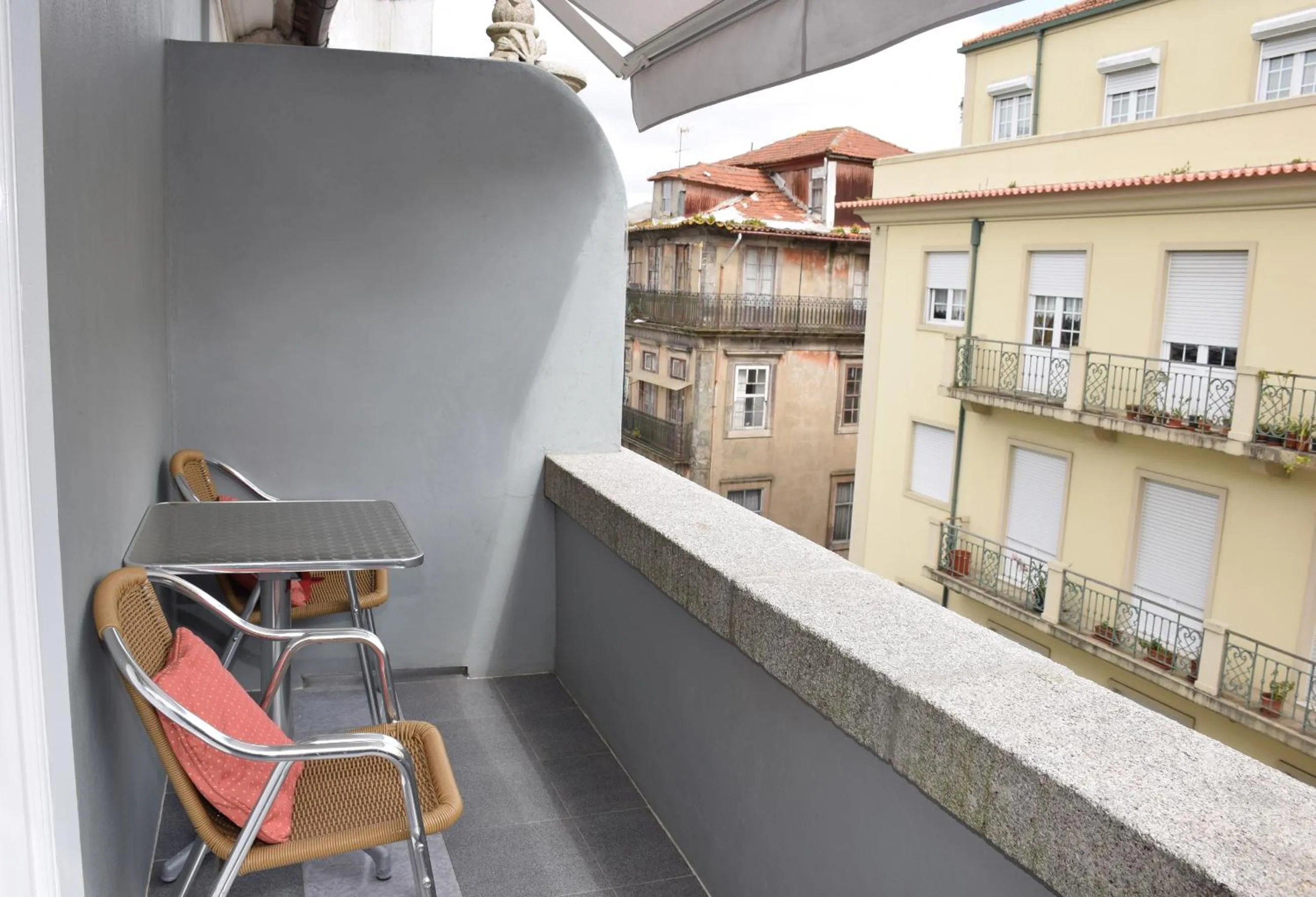 Facade/entrance in Lusitana Hotel