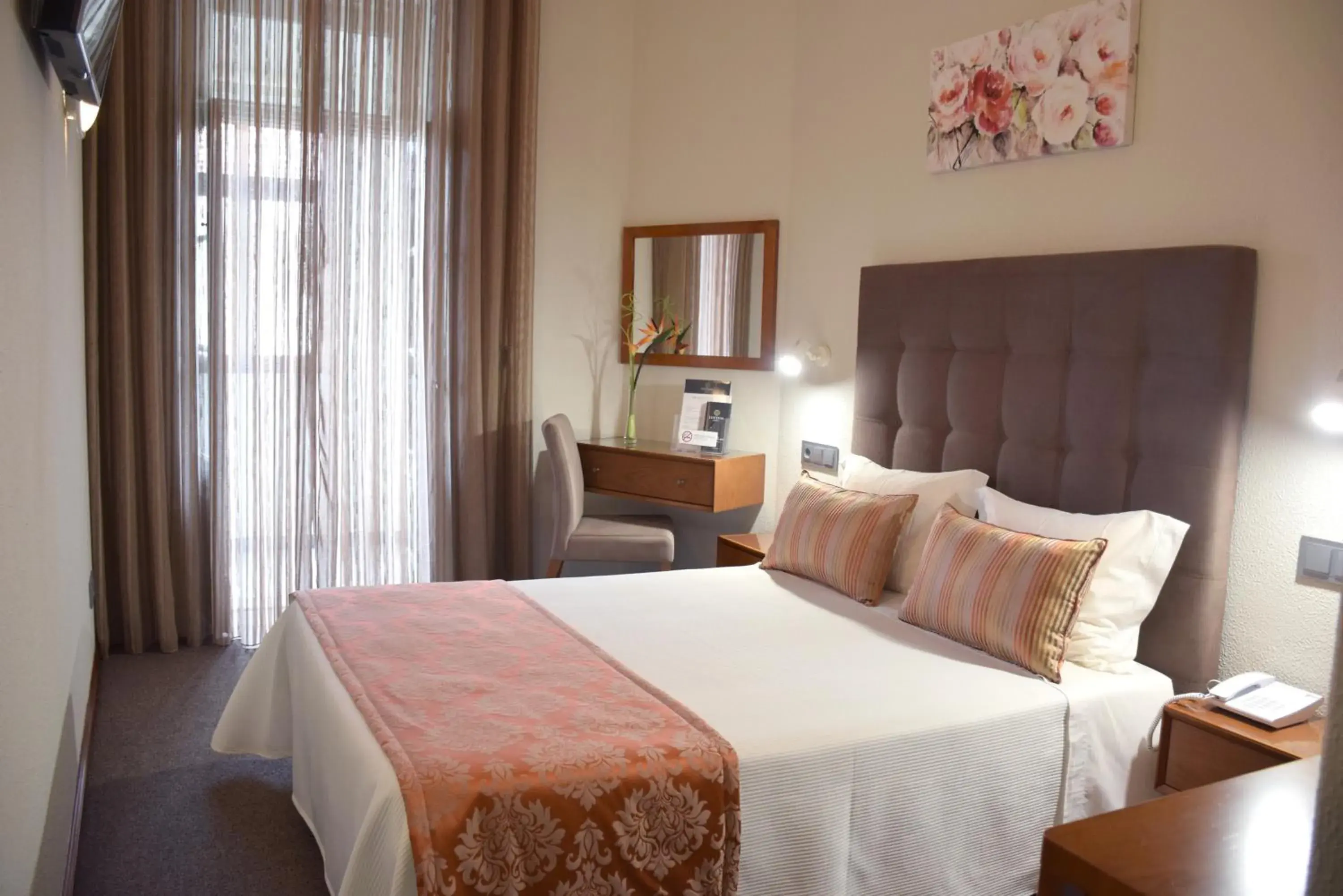 Double Room in Lusitana Hotel Double Room in Lusitana Hotel