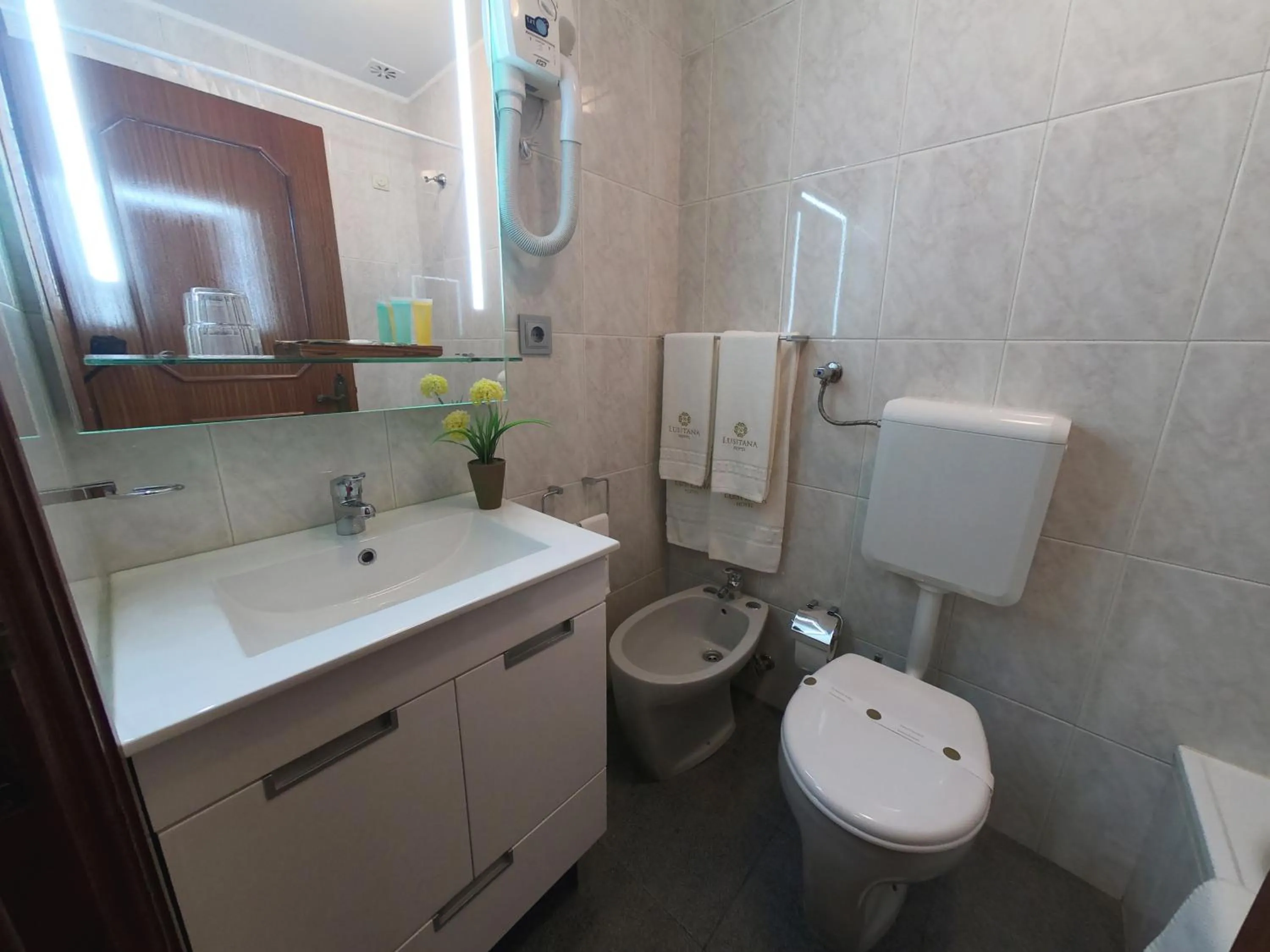 Bathroom in Lusitana Hotel