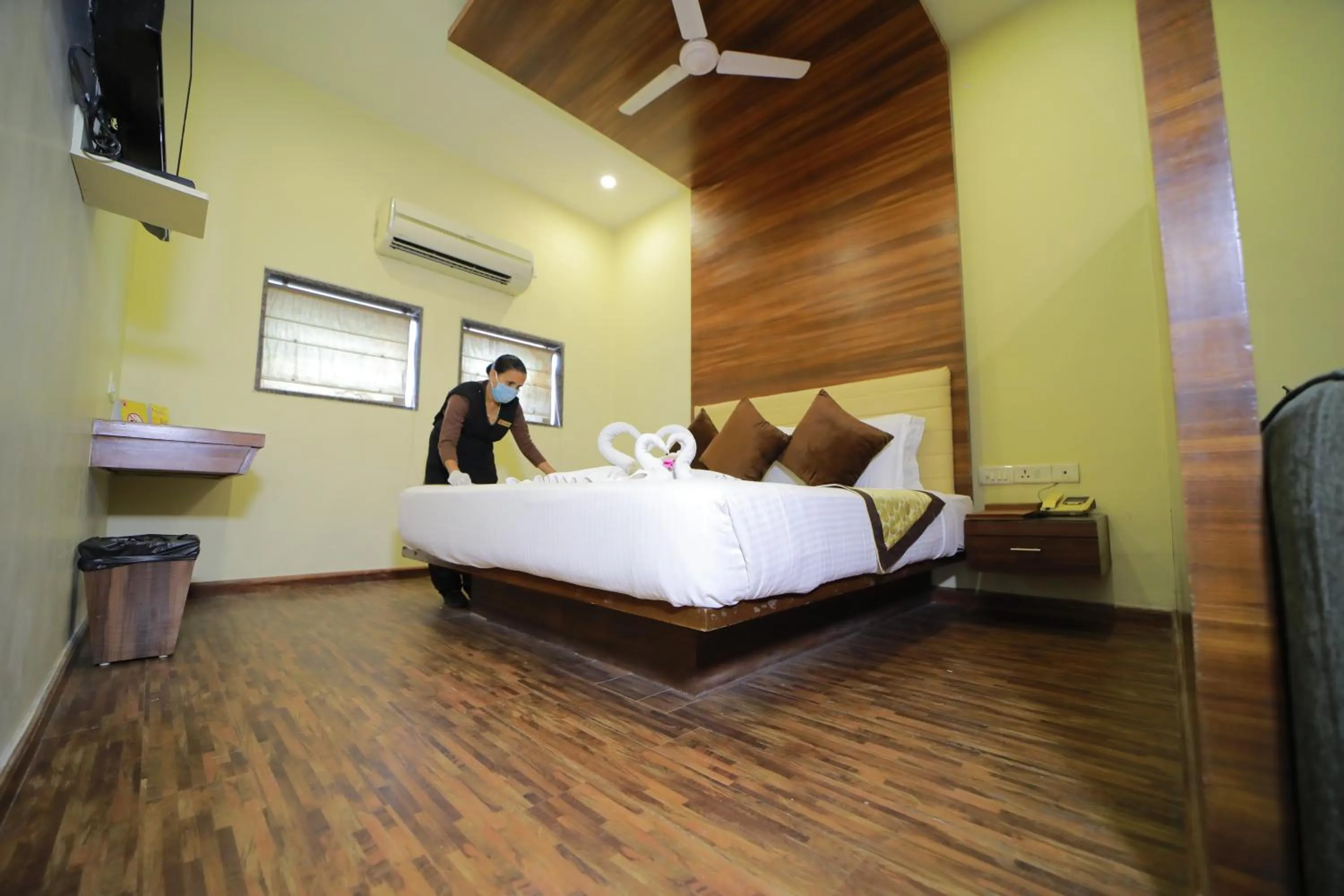 Bed in Vijaya Tej Clarks Inn