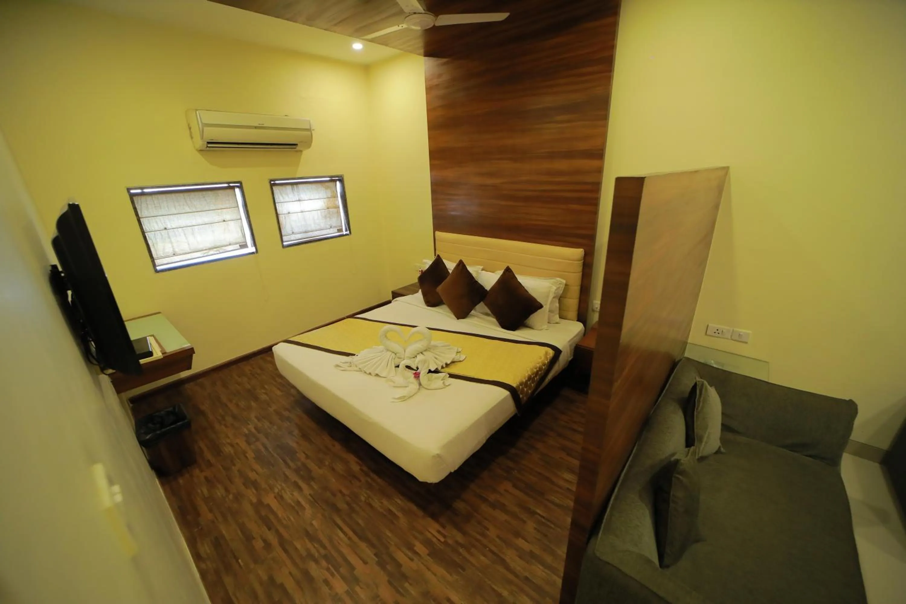 Bed in Vijaya Tej Clarks Inn