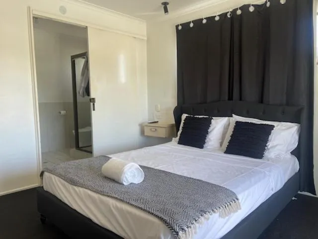 Balcony/Terrace, Bed in Glenlyon Lodge - Gladstone