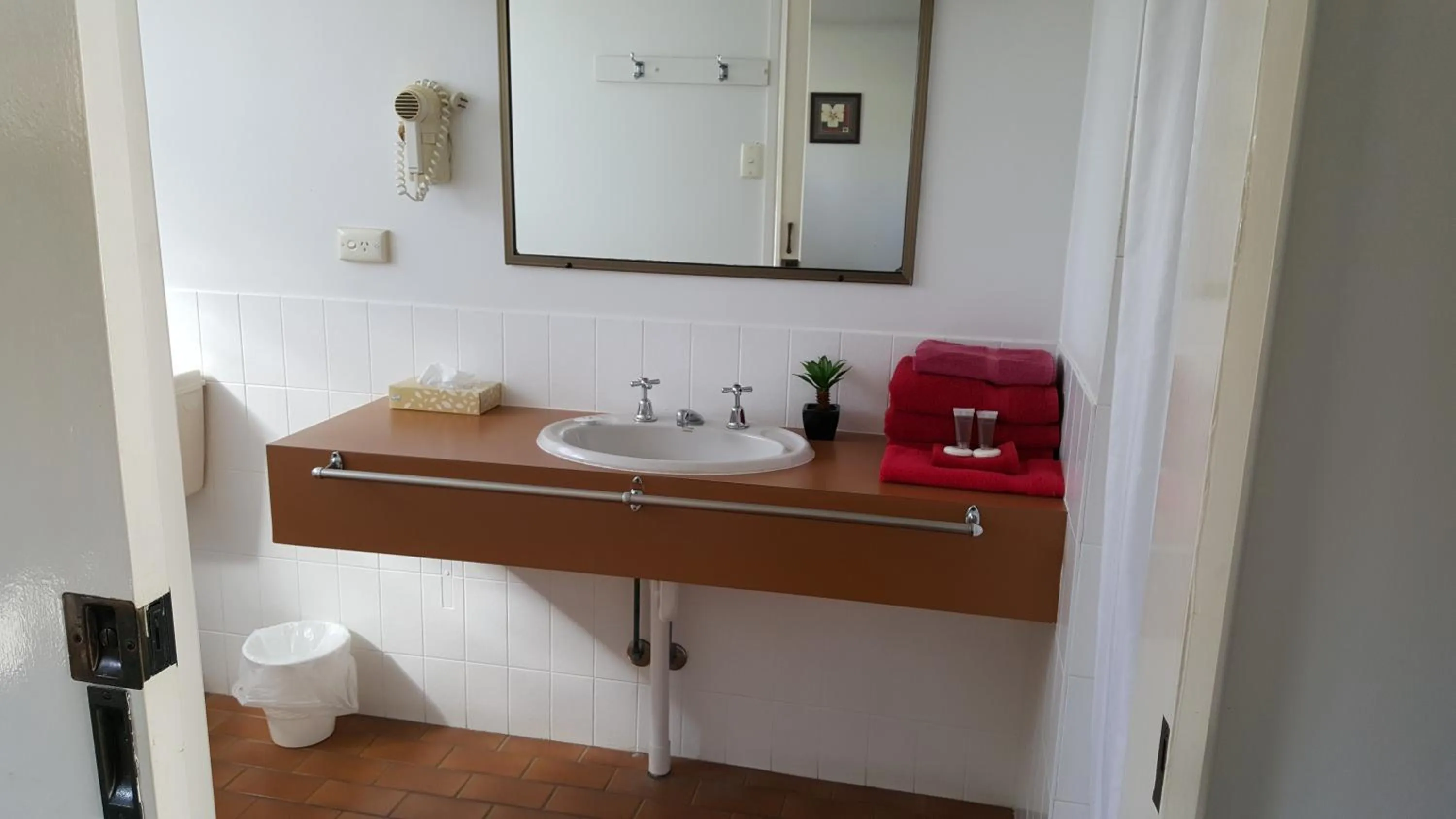 Bathroom in Glenlyon Lodge - Gladstone