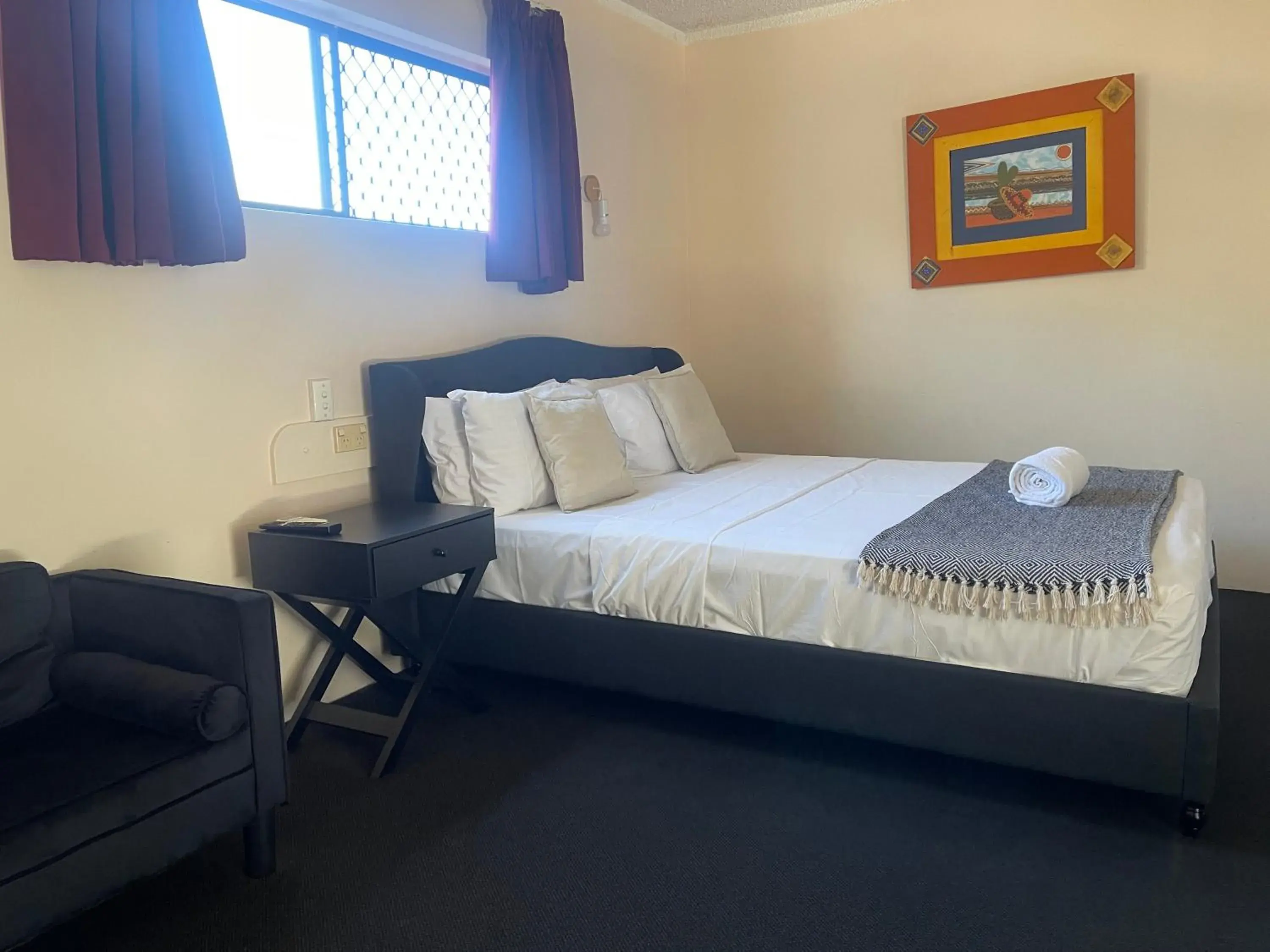 Deluxe Double Room in Glenlyon Lodge - Gladstone Deluxe Double Room in Glenlyon Lodge - Gladstone