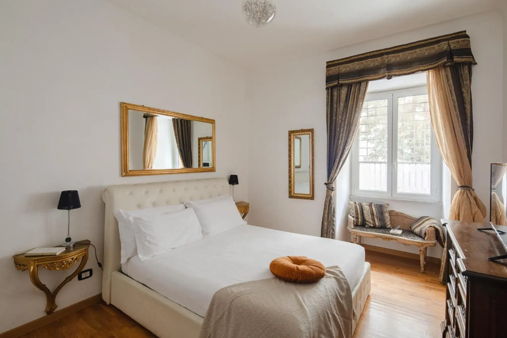 Double Room with Private External Bathroom in B&B Ibiscus Double Room with Private External Bathroom in B&B Ibiscus