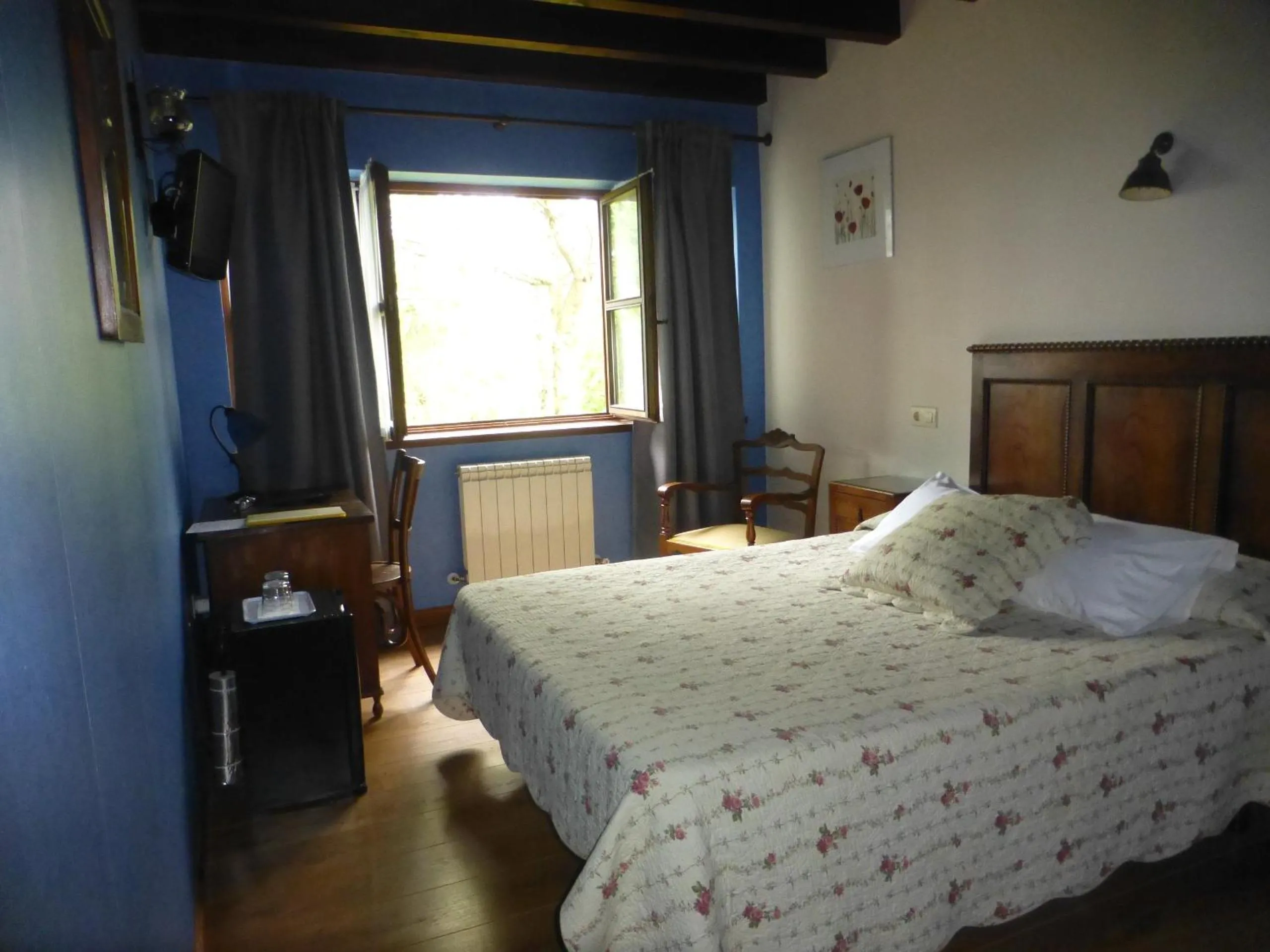 Photo of the whole room, Bed in Hotel El Carmen