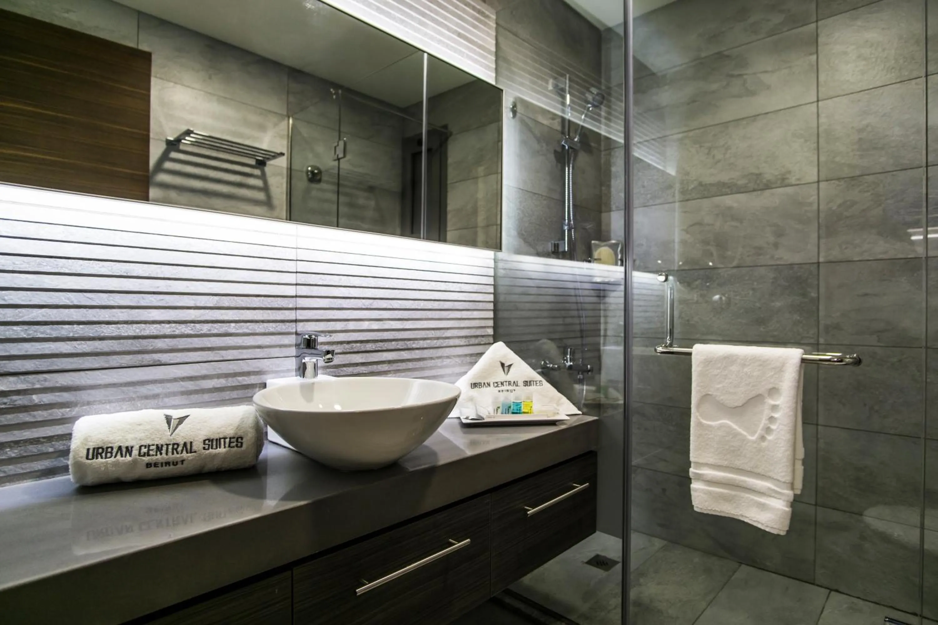 Hot Spring Bath in Urban Central Suites - Beirut