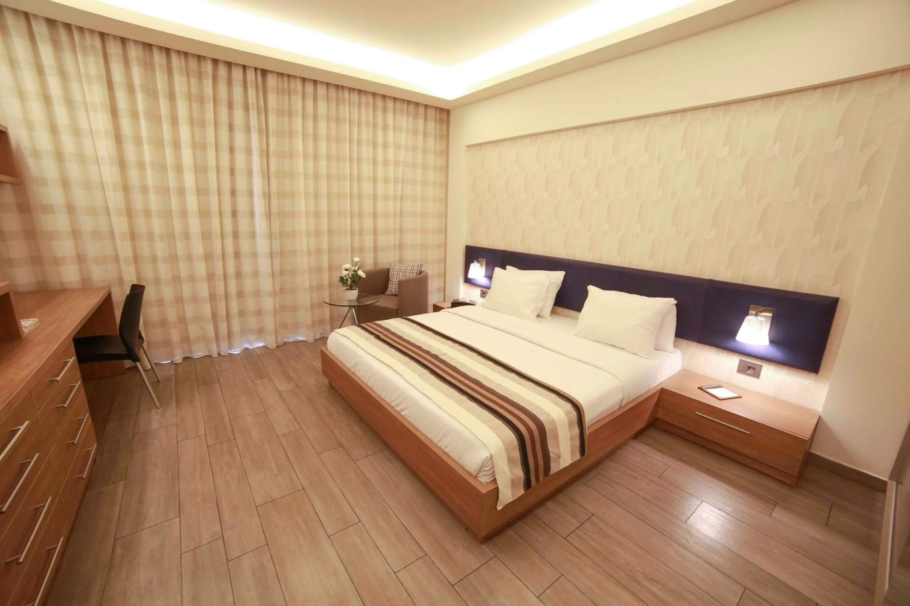 Staff, Bed in Urban Central Suites - Beirut