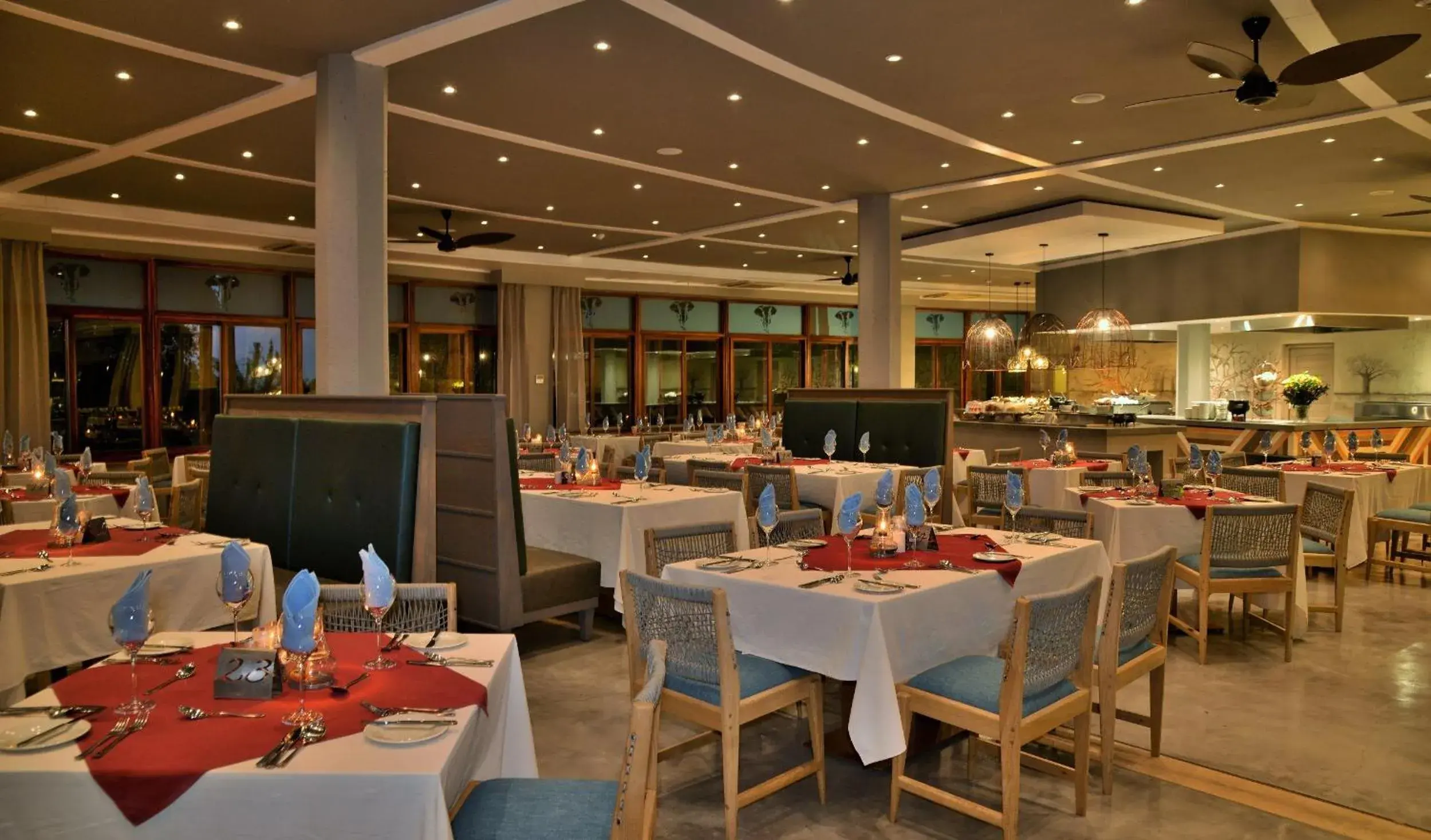 Restaurant/places to eat in Cresta Mowana Safari Resort & Spa Restaurant/places to eat in Cresta Mowana Safari Resort & Spa