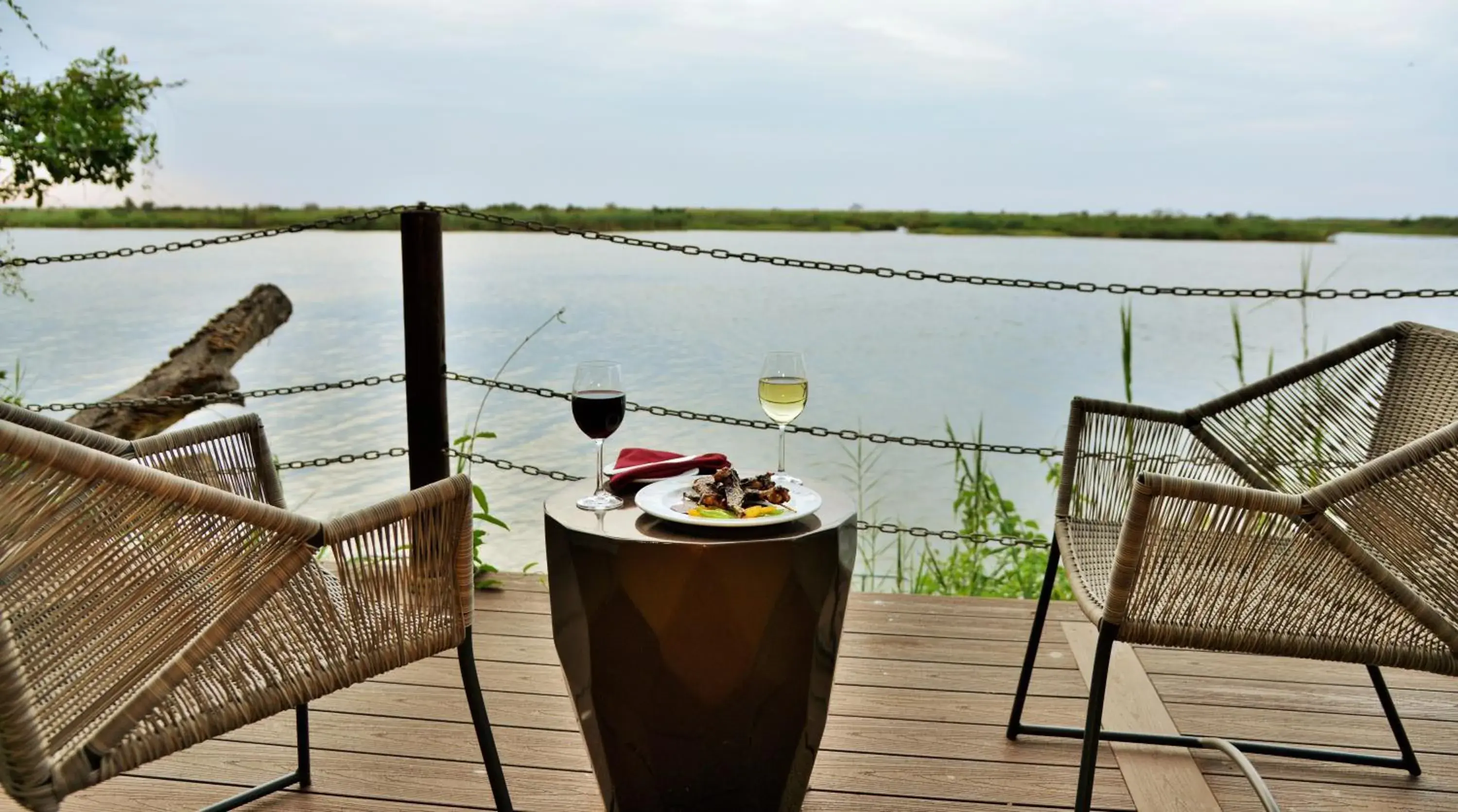Food and drinks in Cresta Mowana Safari Resort & Spa Food and drinks in Cresta Mowana Safari Resort & Spa