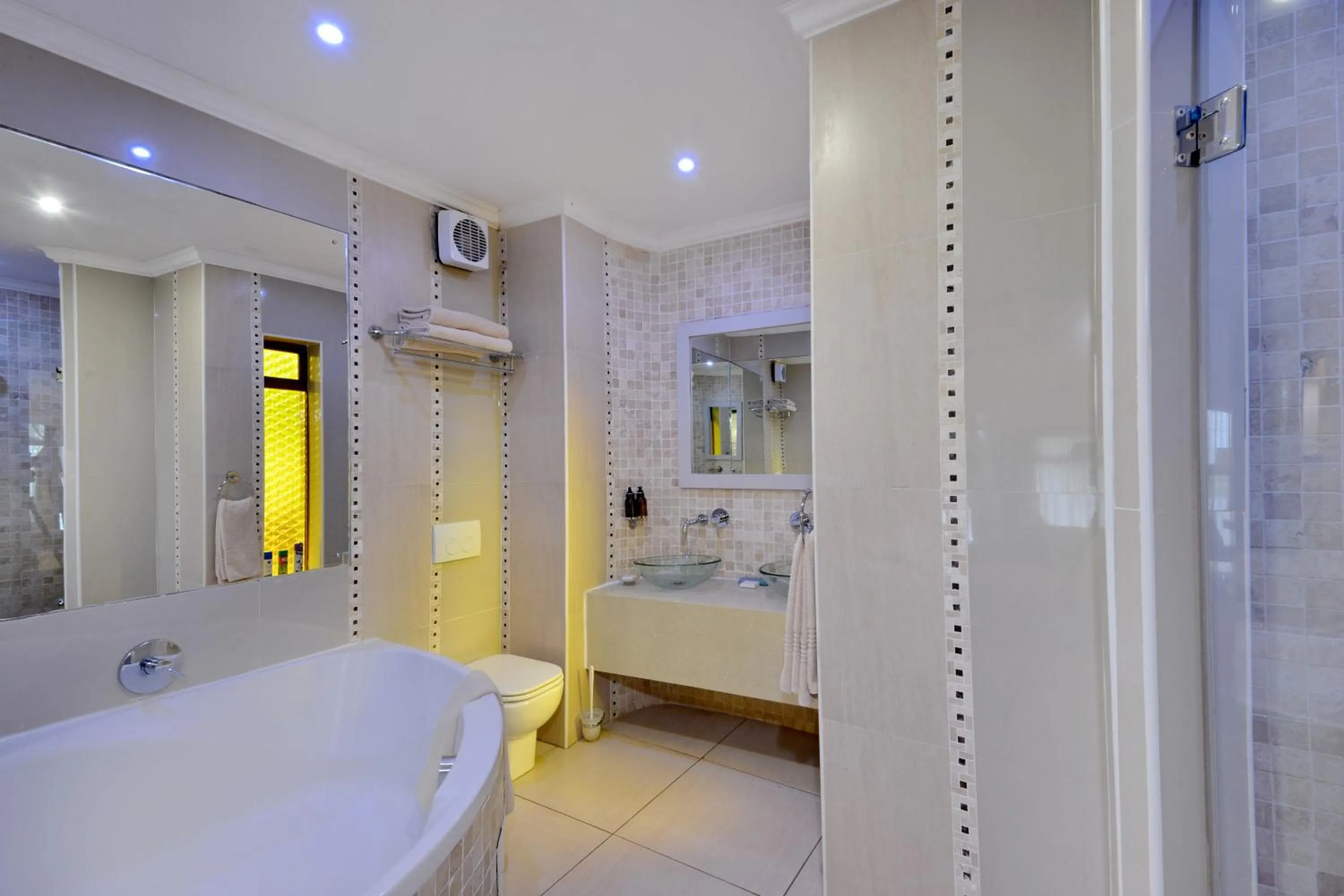 Toilet in Cresta Mowana Safari Resort & Spa