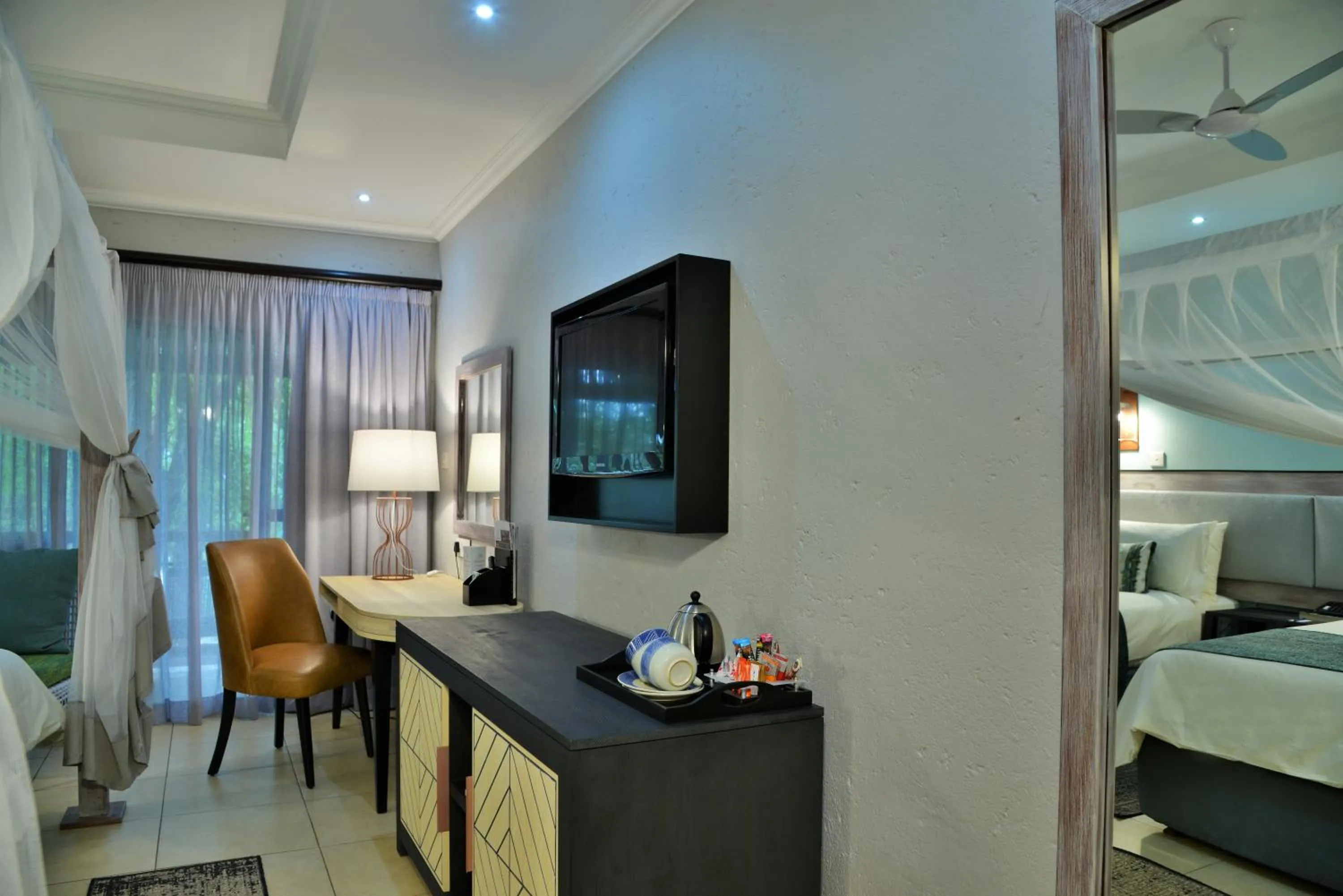 TV and multimedia, Bed in Cresta Mowana Safari Resort & Spa