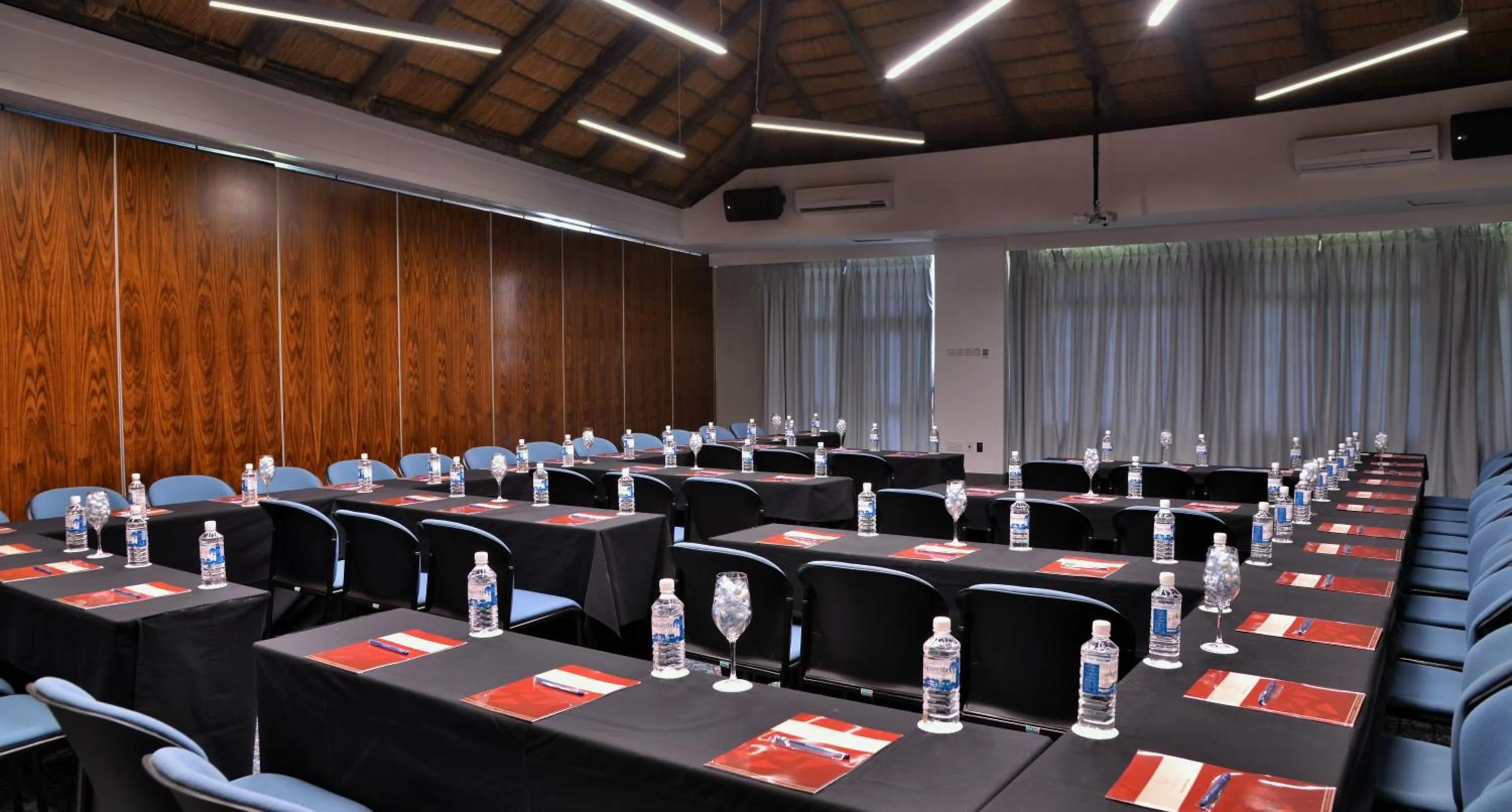 Meeting/conference room in Cresta Mowana Safari Resort & Spa