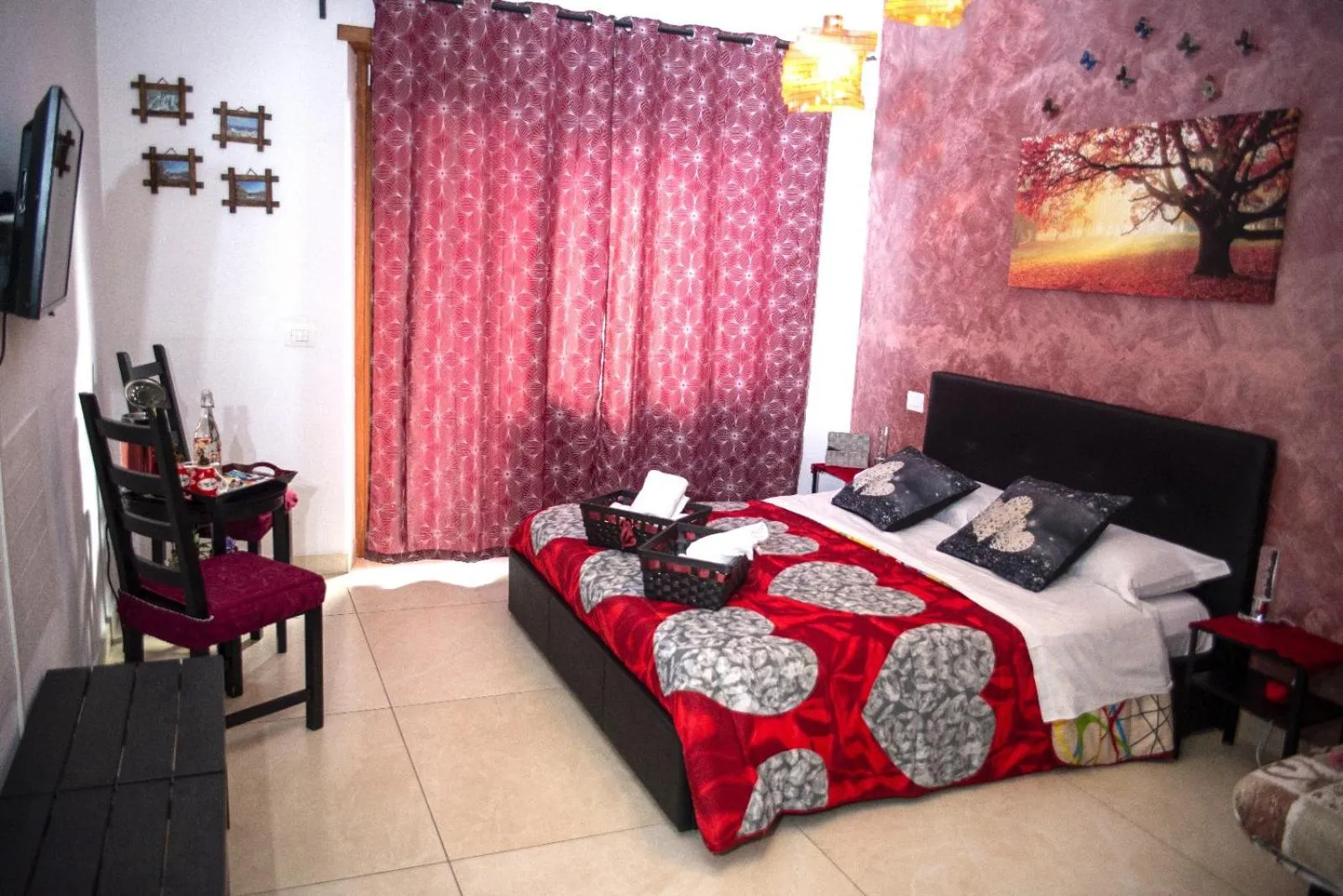 Double Room with Private Bathroom - single occupancy in Coffee And The City