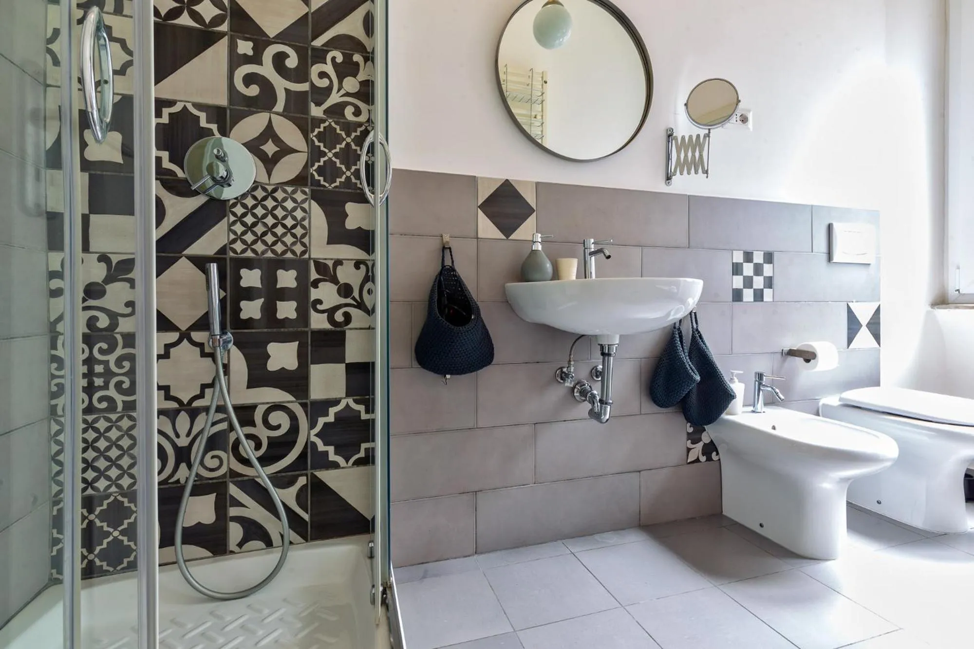 Shower in A+ Bed and Breakfast