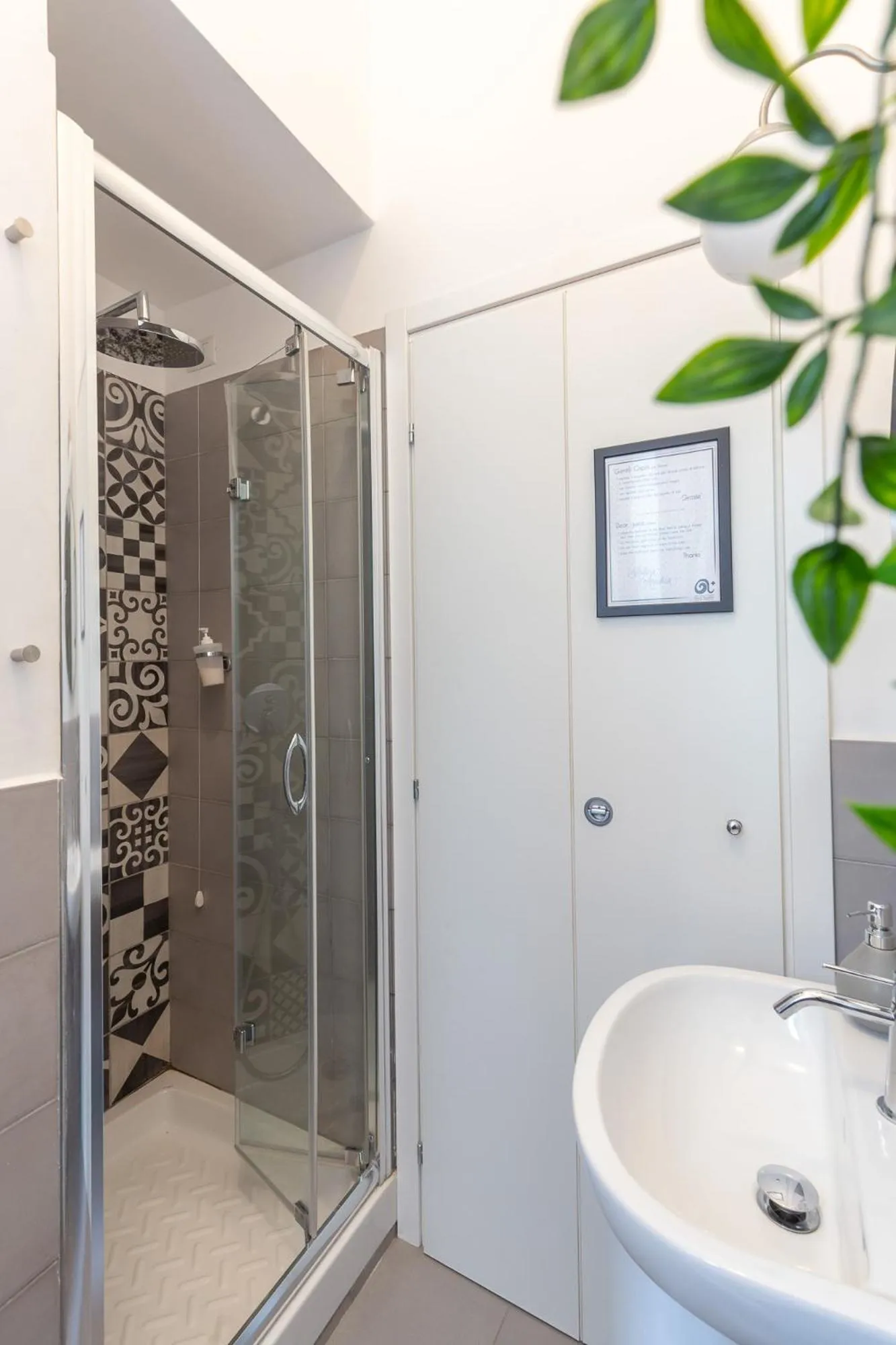 Shower in A+ Bed and Breakfast