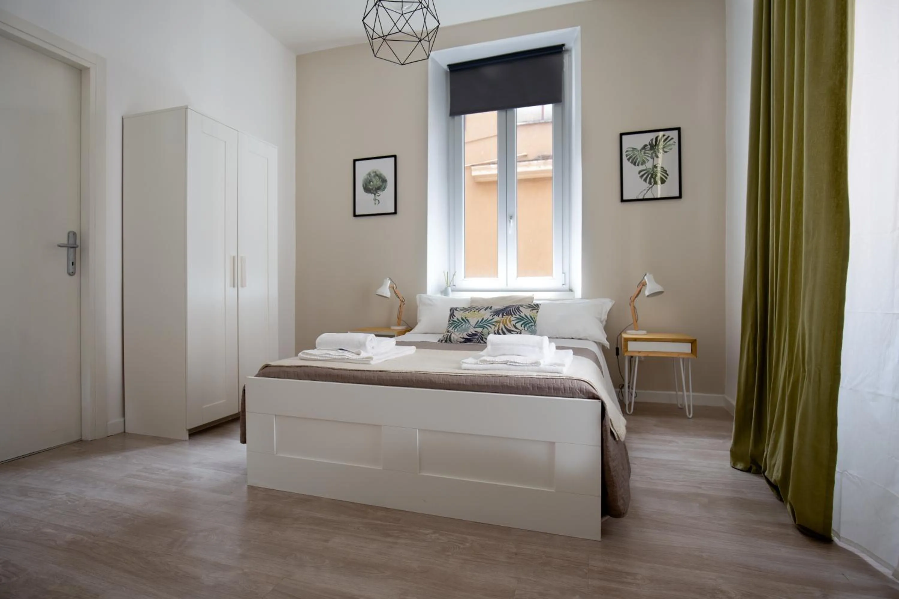 Shower, Bed in A+ Bed and Breakfast