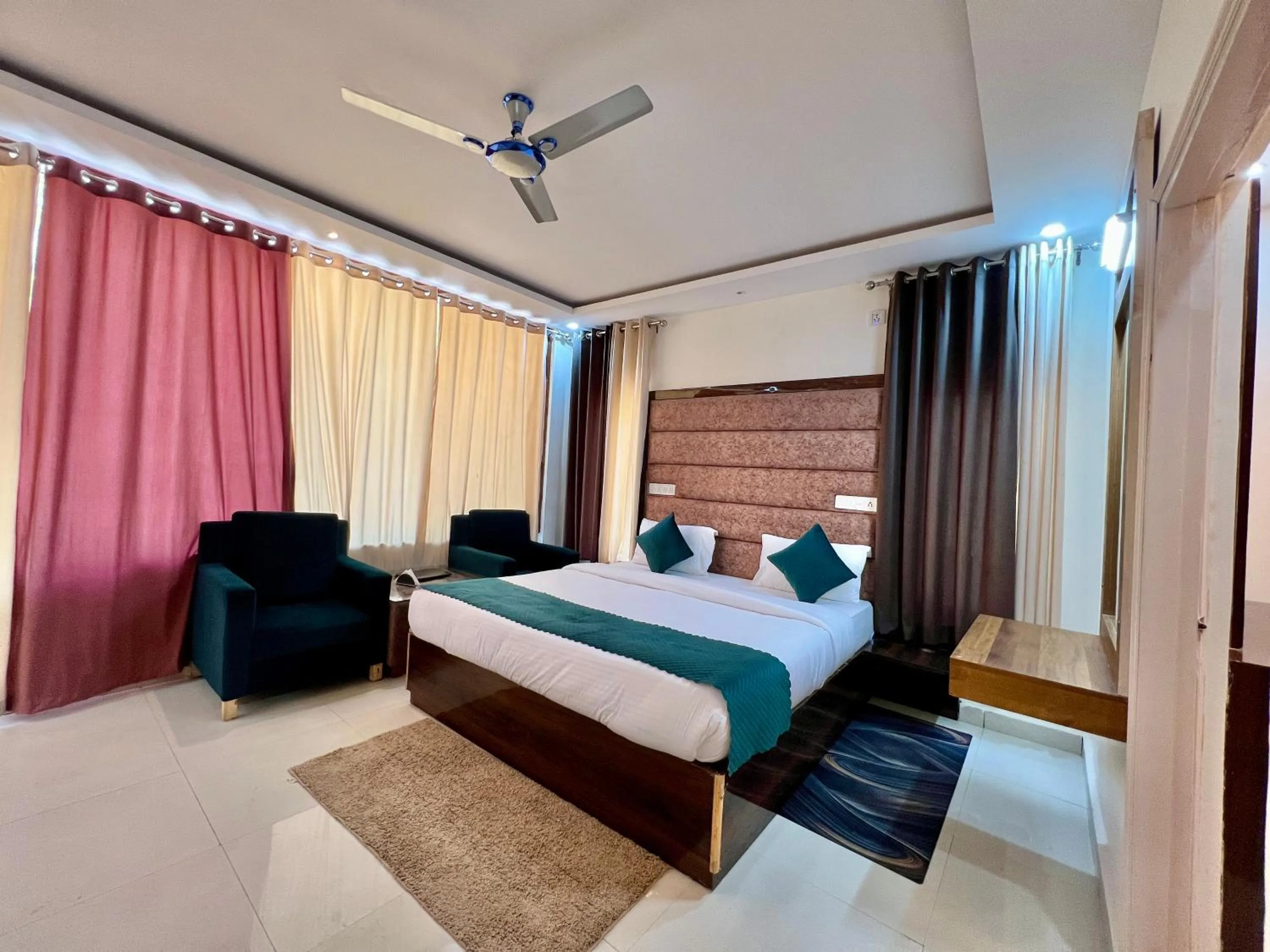 Bed in The White Rain Hotel