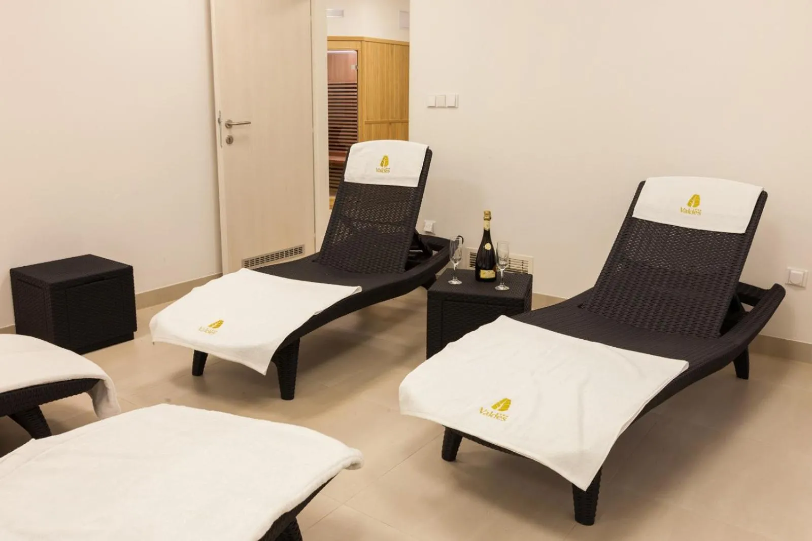 Seating area in Hotel Valdes