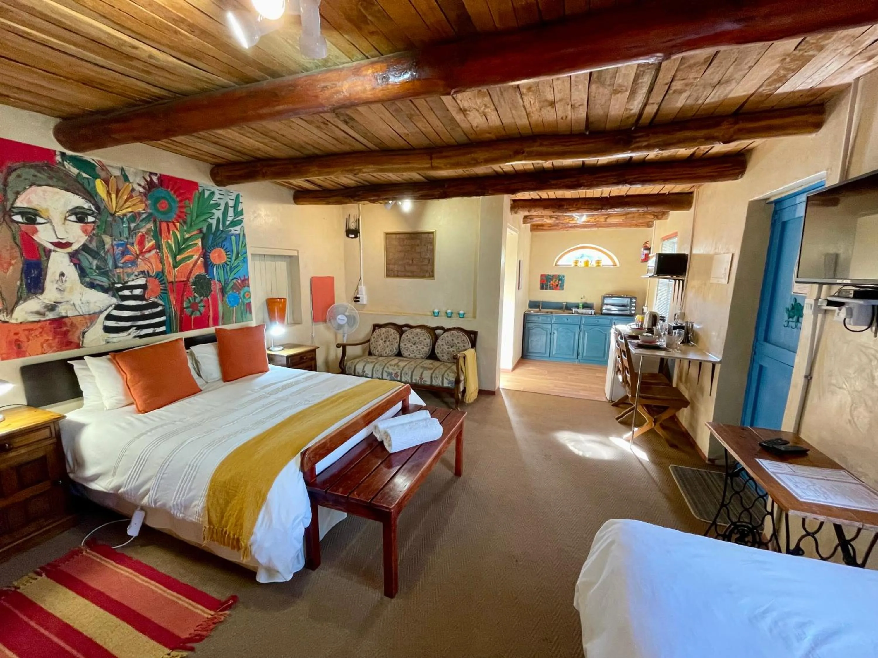 Photo of the whole room, Bed in Blue Cow Barn - Boutique Farm