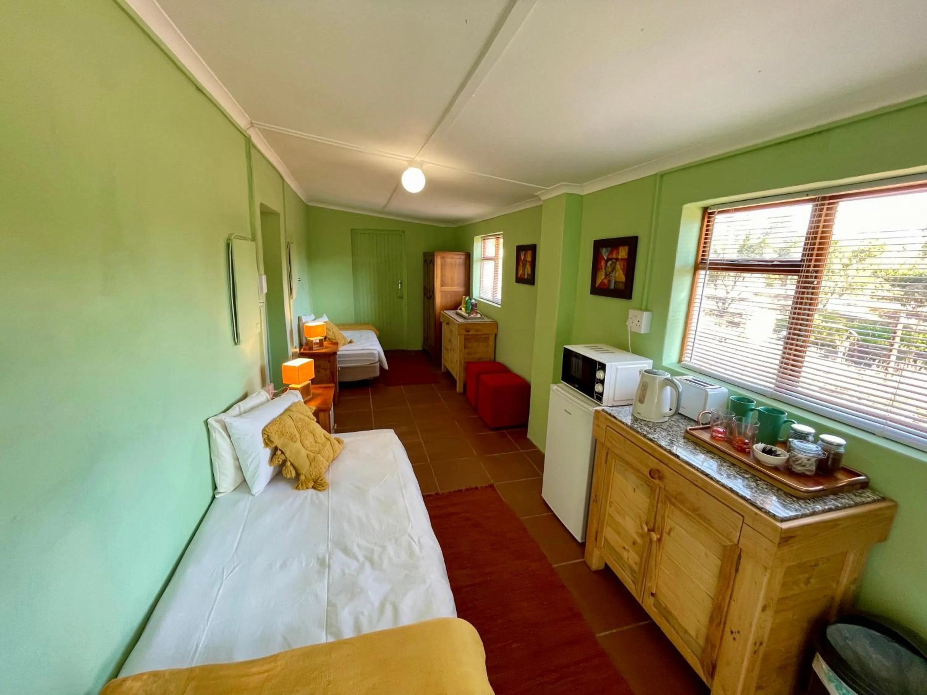 Photo of the whole room, Bed in Blue Cow Barn - Boutique Farm