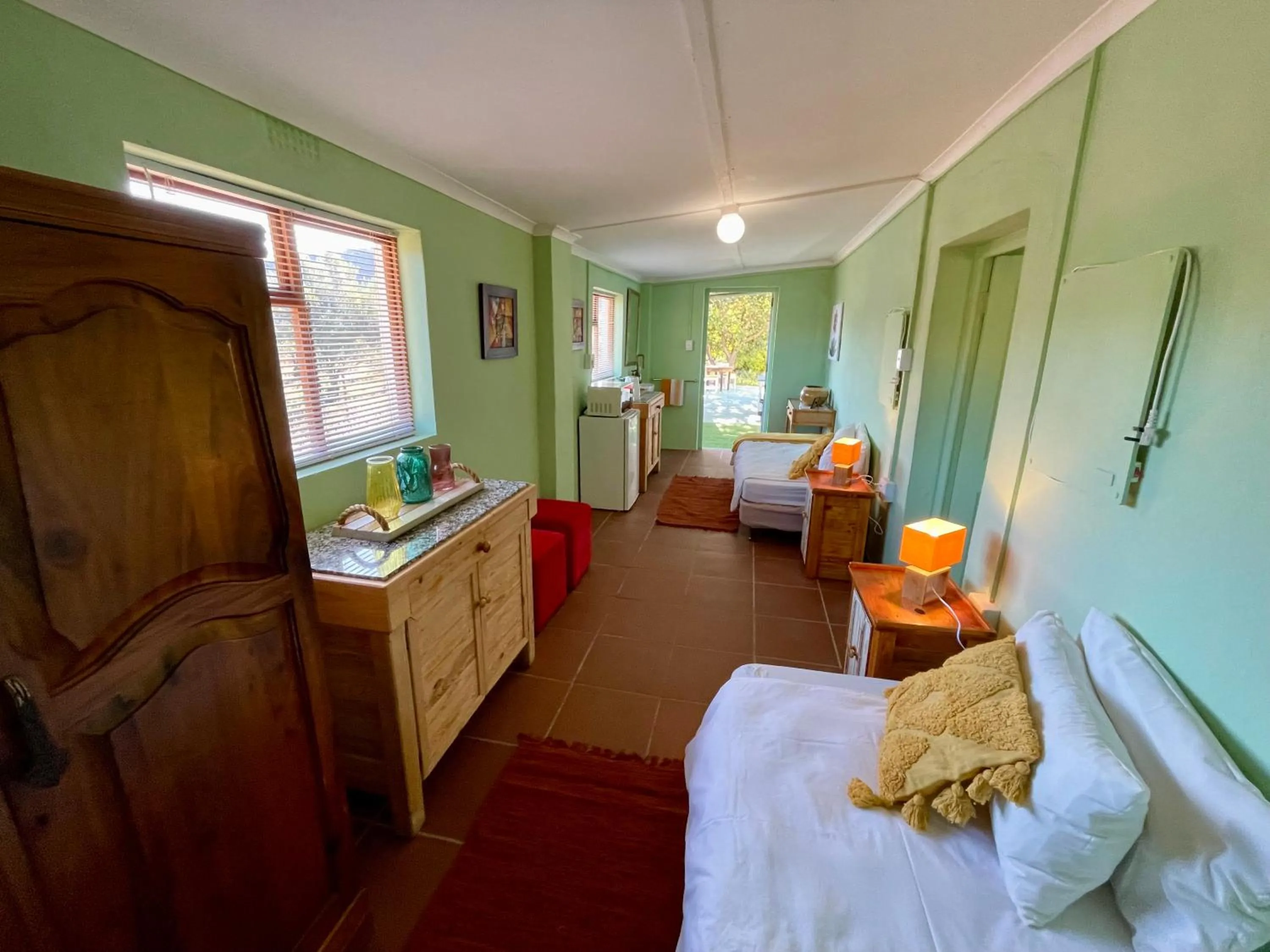 Photo of the whole room, Bed in Blue Cow Barn - Boutique Farm
