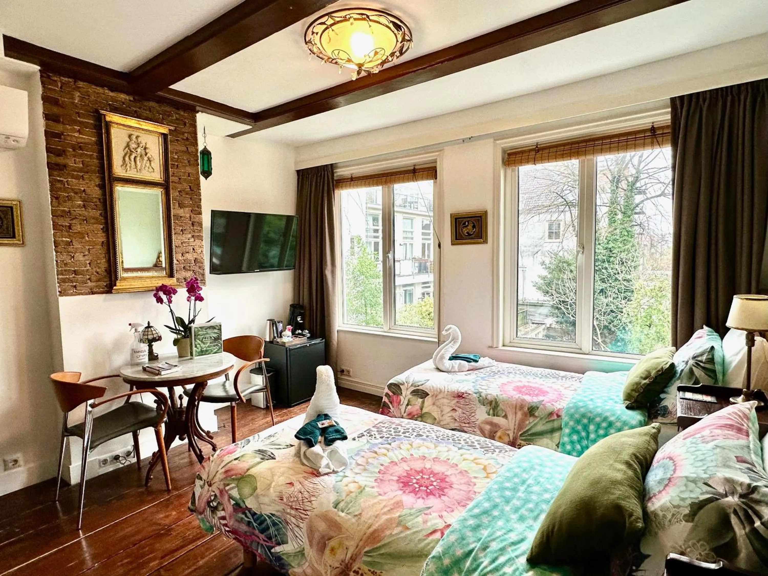 Bedroom, Bed in Amsterdam Barangay