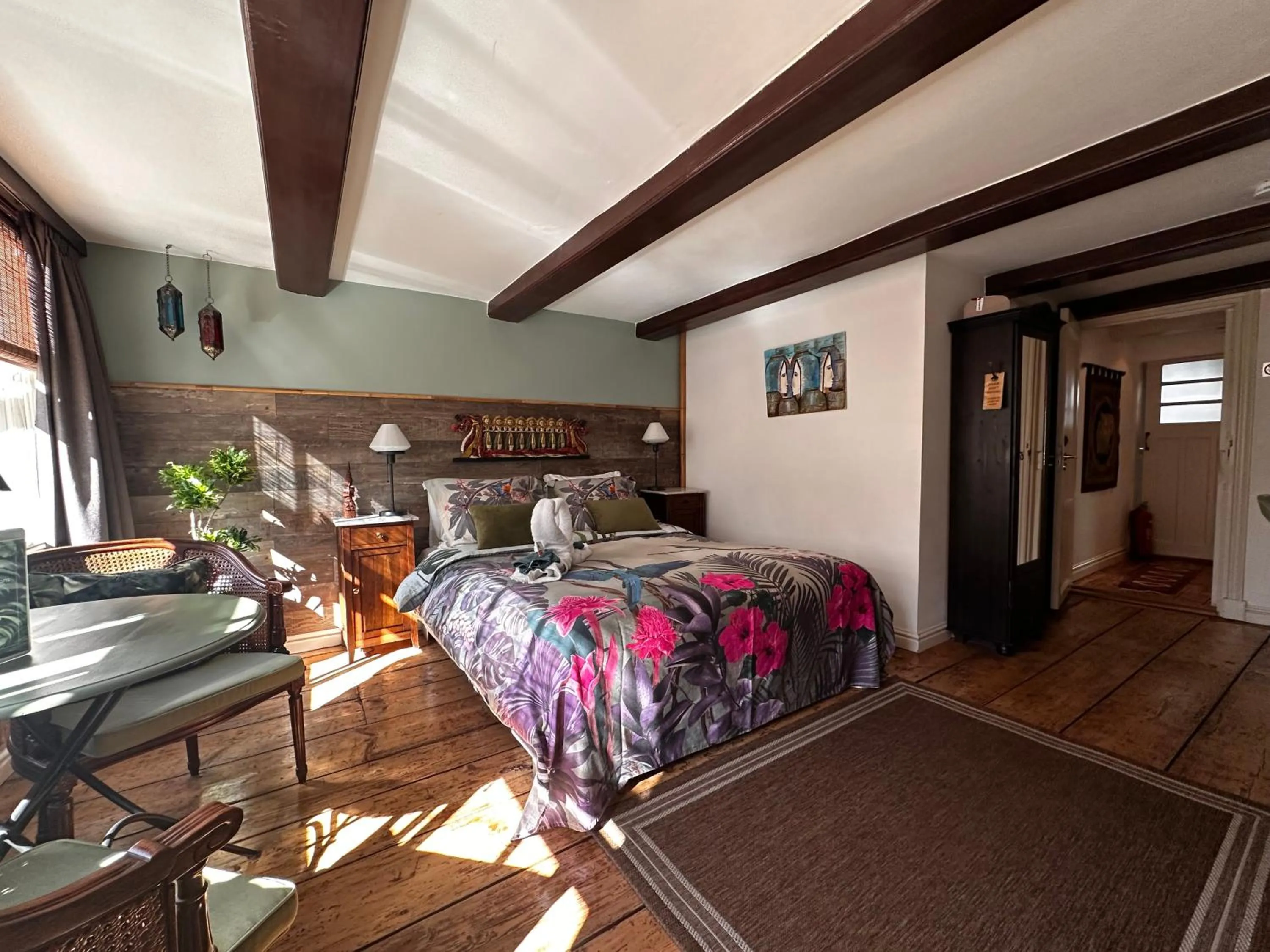 Bedroom, Bed in Amsterdam Barangay