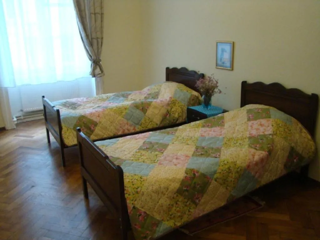 Bed in Apartment On Tabidze 3/5