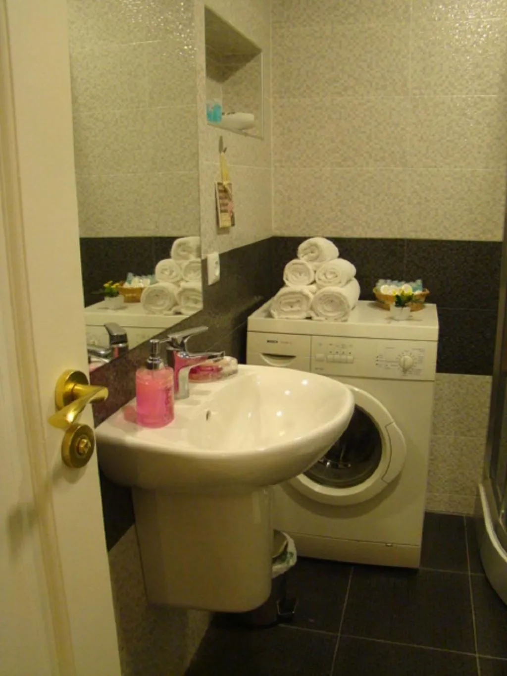 Apartment On Tabidze 3/5