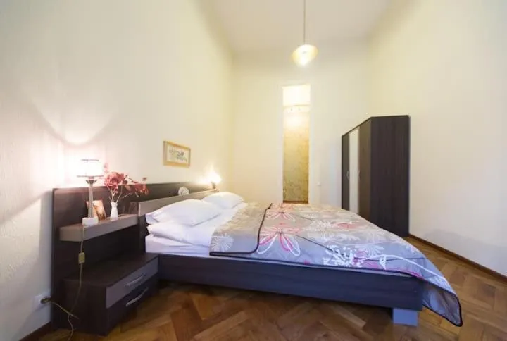 Bed in Apartment On Tabidze 3/5