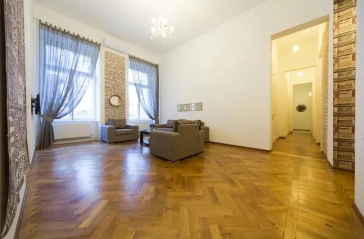 Apartment On Tabidze 3/5