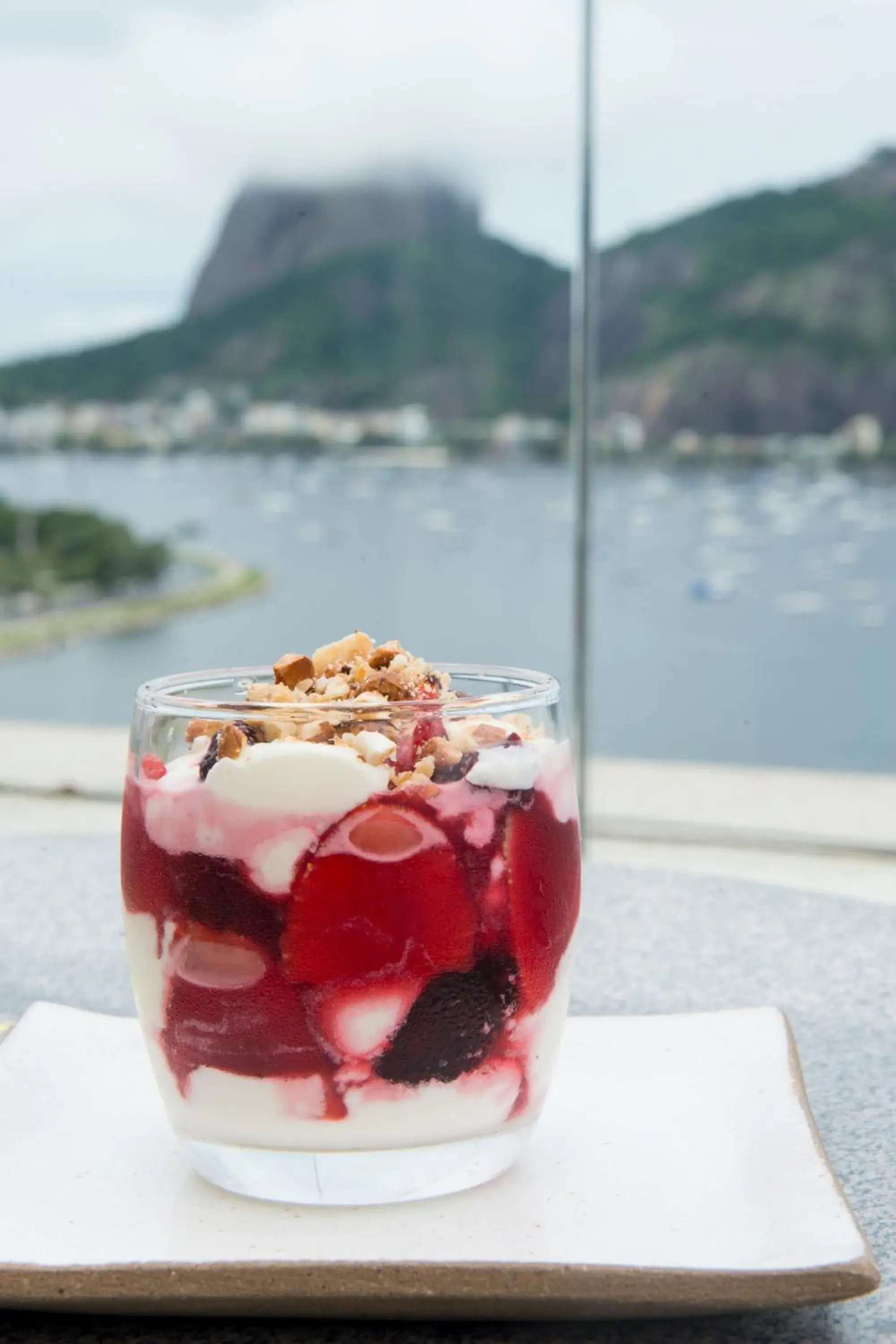 Food and drinks in Yoo2 Rio de Janeiro, Tapestry Collection by Hilton Food and drinks in Yoo2 Rio de Janeiro, Tapestry Collection by Hilton