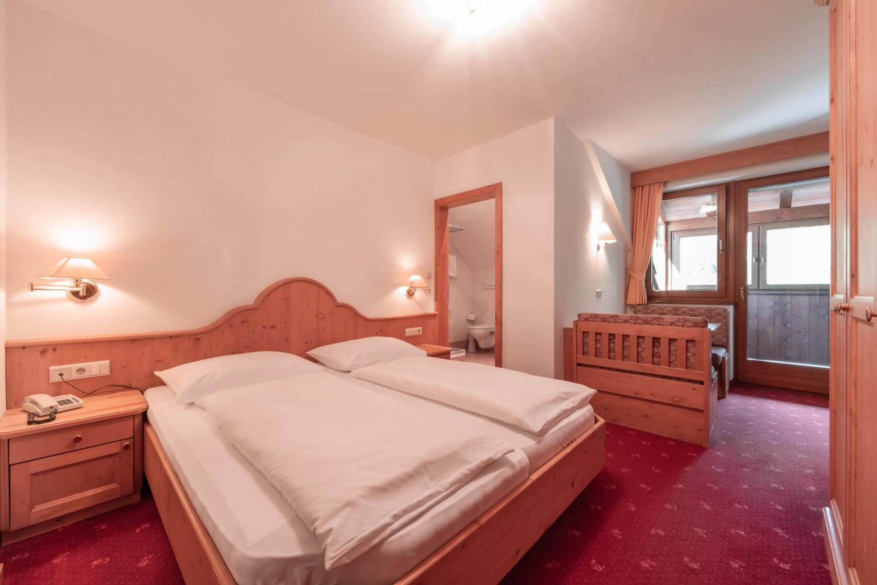 Bedroom, Bed in Berghotel zum Zirm