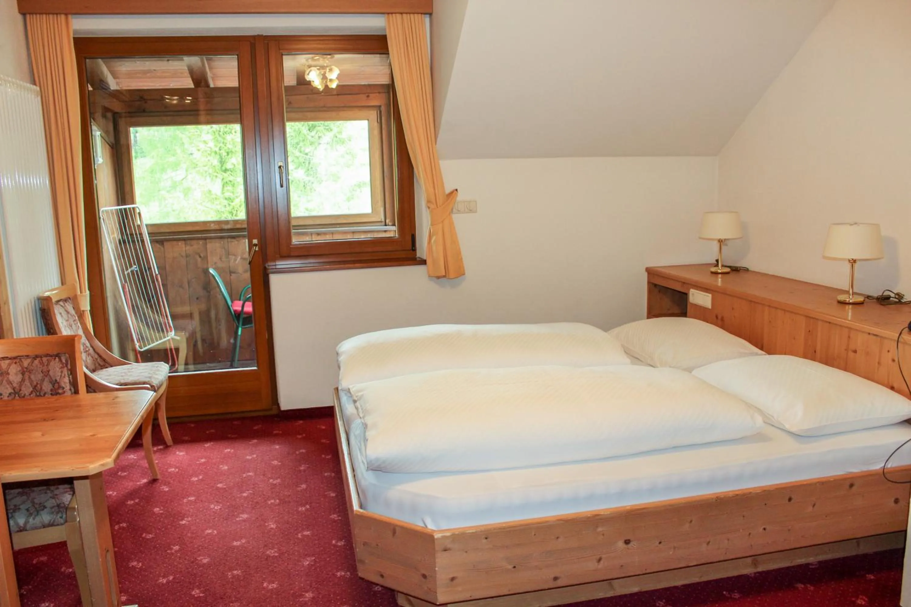 Bathroom, Bed in Berghotel zum Zirm