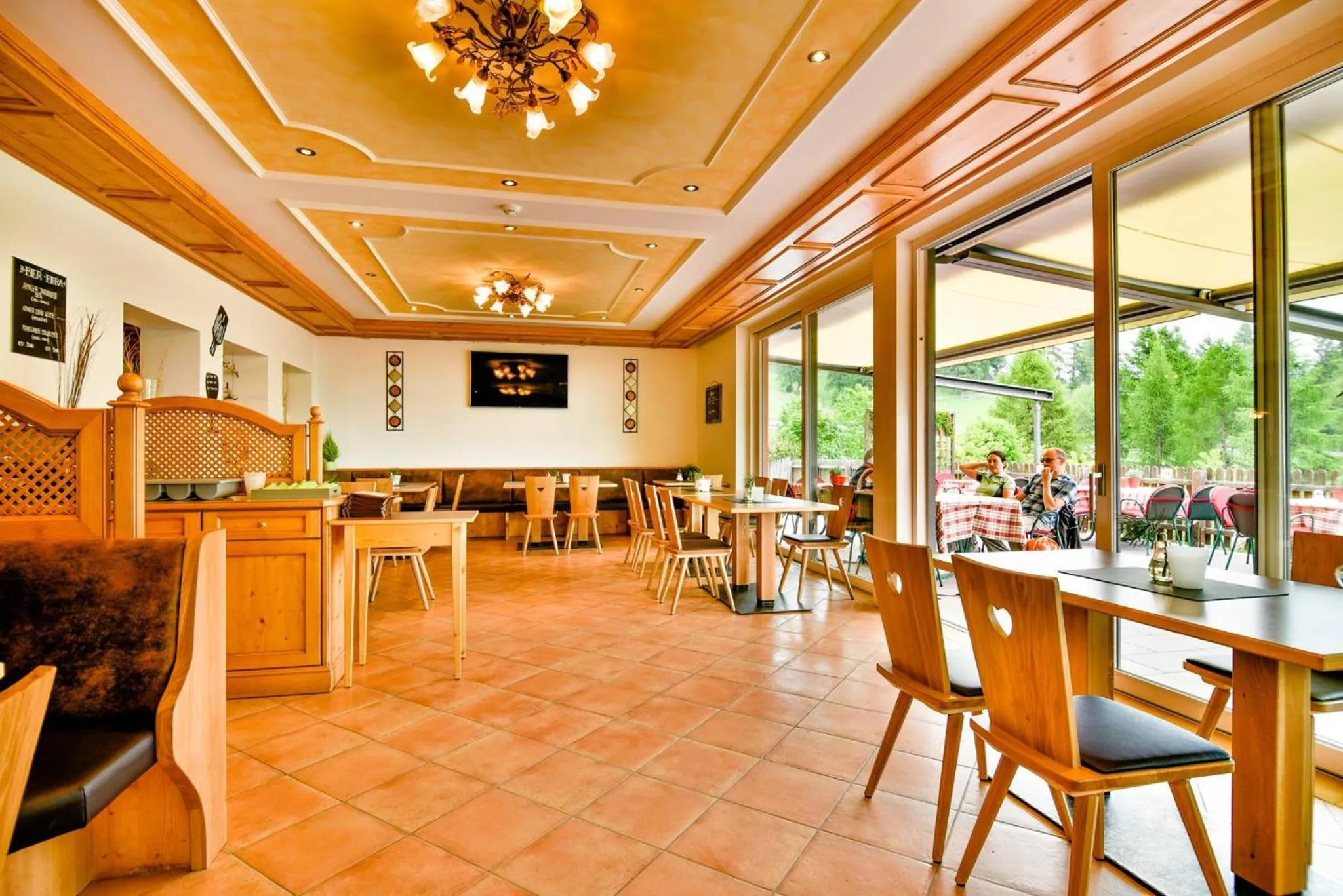 Restaurant/places to eat in Berghotel zum Zirm